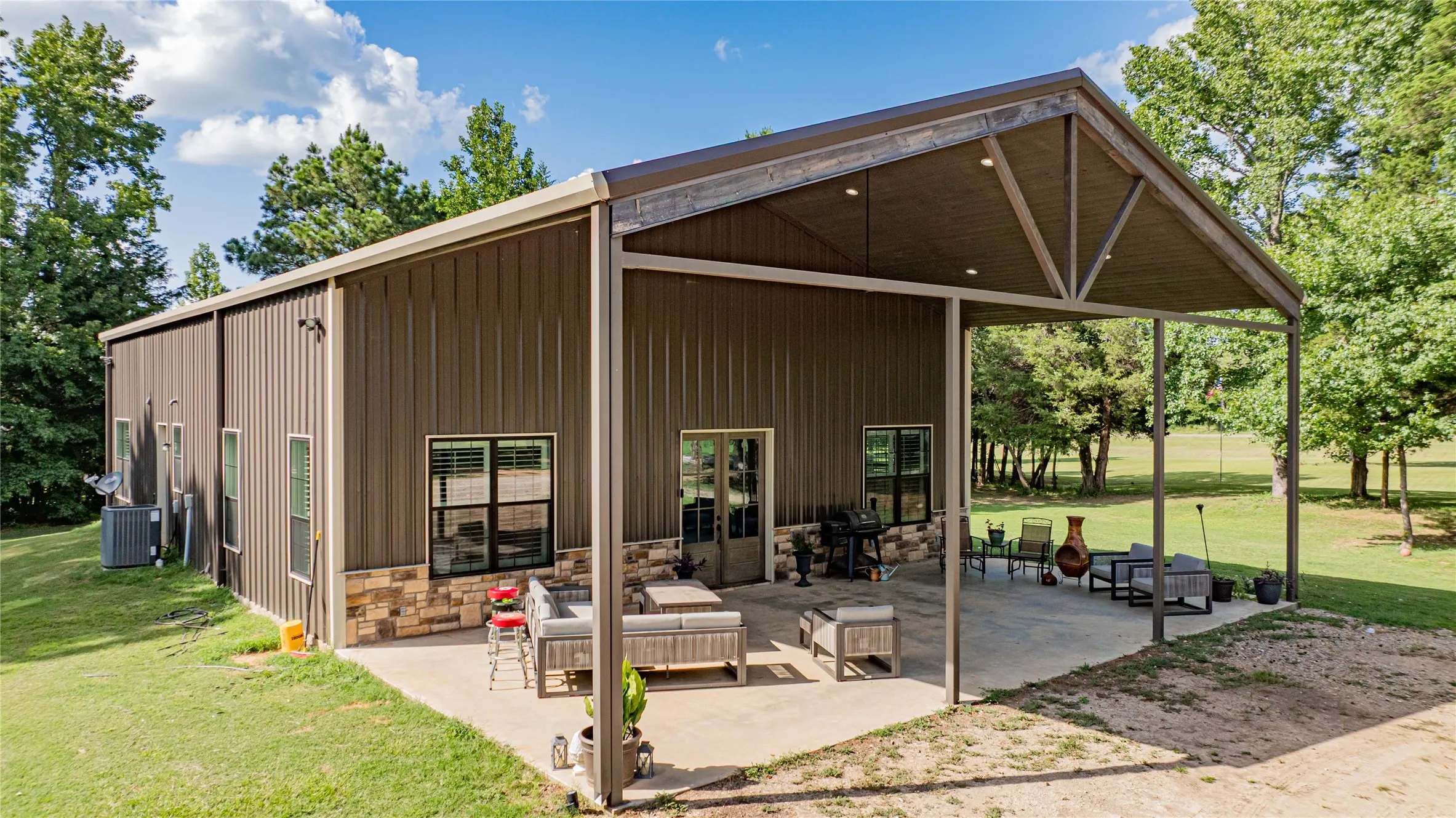 Apartment For Sale in Titus County , 7635 N US Highway 271 Highway, Mt Pleasant, Texas 75455, 3 Bedroom, 3 Bathroom, 2 Garage spaces, 3,000 Sqft, built in 2023, Price $575,000, mls#21347465, Real Estate Agent in Mt Pleasant, Homes For Sale in Titus county, Homes For Sale in Mt Pleasant, Realtor in Mt Pleasant Texas, Real Estate Brokerage Independent Realty Texas, Luminita Cordes Realtor
