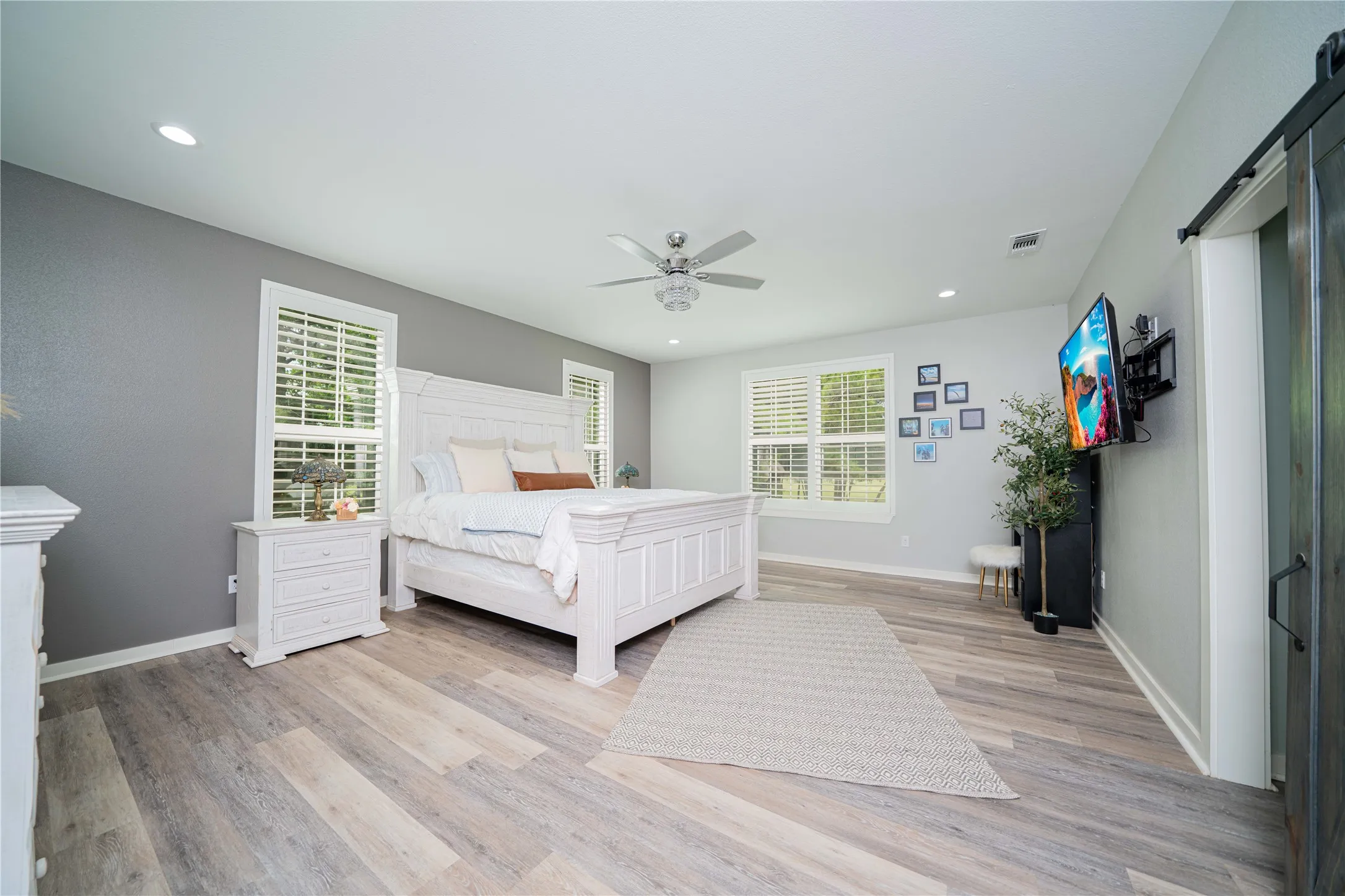 Apartment For Sale in Titus County , 7635 N US Highway 271 Highway, Mt Pleasant, Texas 75455, 3 Bedroom, 3 Bathroom, 2 Garage spaces, 3,000 Sqft, built in 2023, Price $575,000, mls#21347465, Real Estate Agent in Mt Pleasant, Homes For Sale in Titus county, Homes For Sale in Mt Pleasant, Realtor in Mt Pleasant Texas, Real Estate Brokerage Independent Realty Texas, Luminita Cordes Realtor
