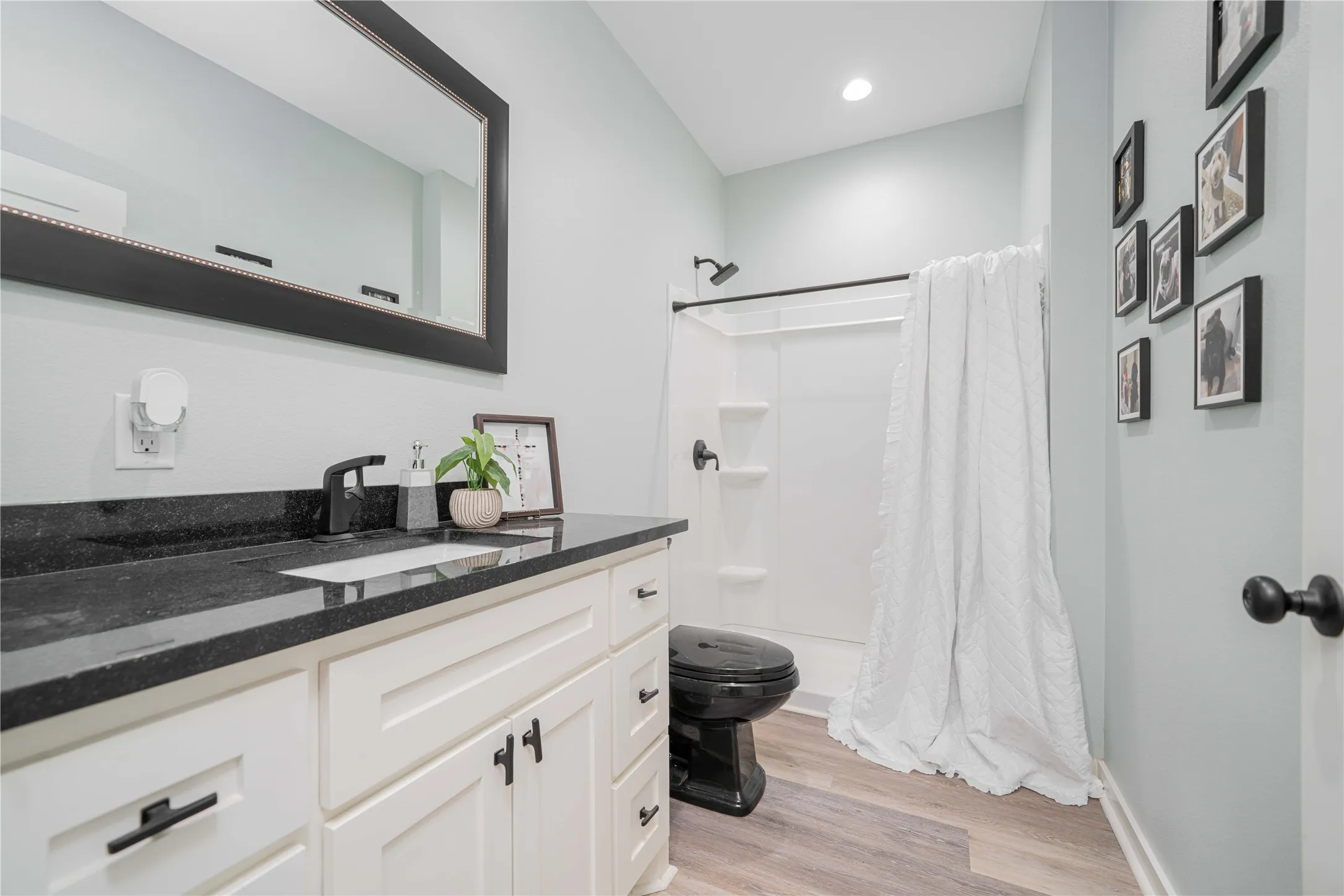 Apartment For Sale in Titus County , 7635 N US Highway 271 Highway, Mt Pleasant, Texas 75455, 3 Bedroom, 3 Bathroom, 2 Garage spaces, 3,000 Sqft, built in 2023, Price $575,000, mls#21347465, Real Estate Agent in Mt Pleasant, Homes For Sale in Titus county, Homes For Sale in Mt Pleasant, Realtor in Mt Pleasant Texas, Real Estate Brokerage Independent Realty Texas, Luminita Cordes Realtor