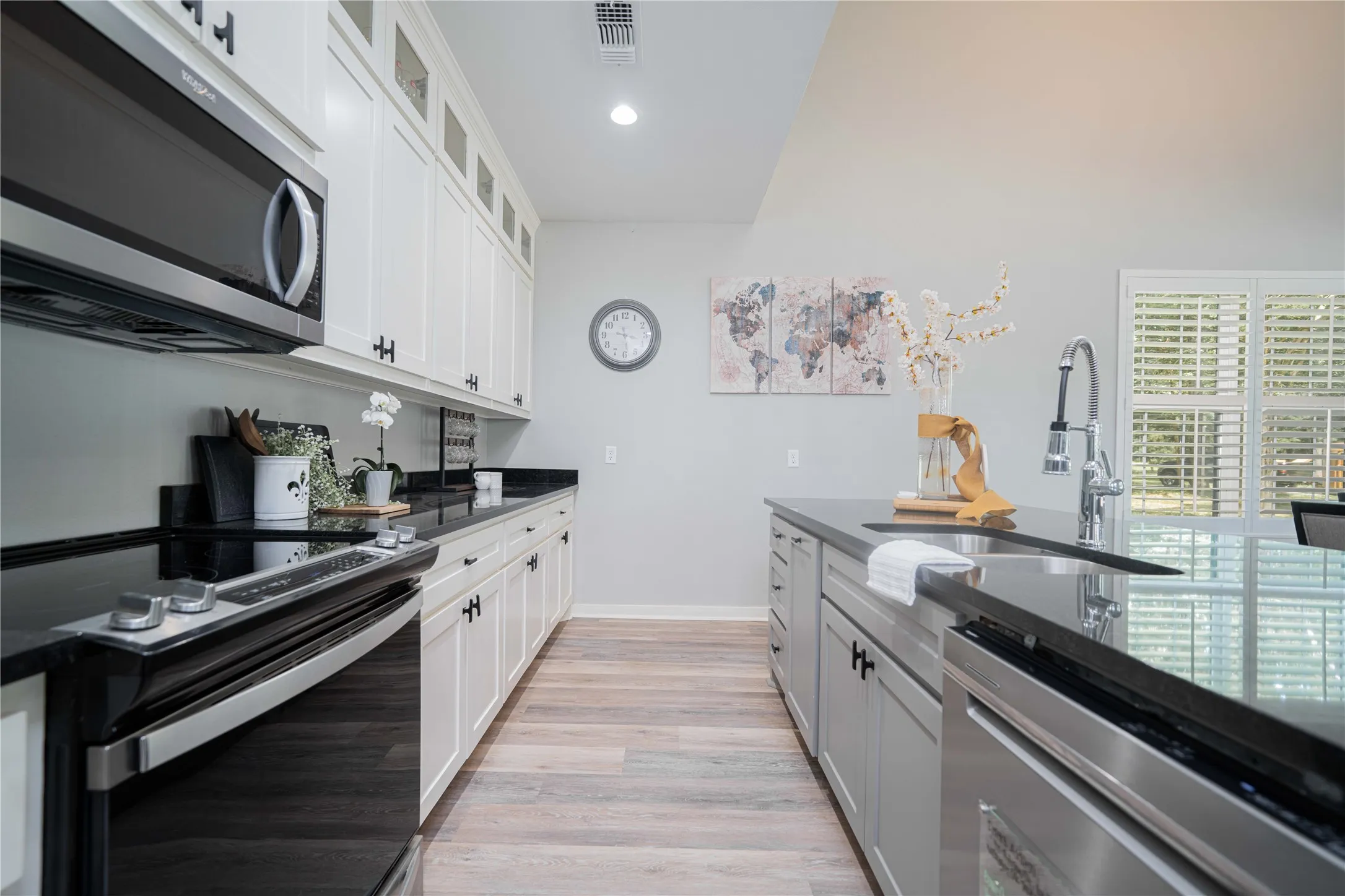 Apartment For Sale in Titus County , 7635 N US Highway 271 Highway, Mt Pleasant, Texas 75455, 3 Bedroom, 3 Bathroom, 2 Garage spaces, 3,000 Sqft, built in 2023, Price $575,000, mls#21347465, Real Estate Agent in Mt Pleasant, Homes For Sale in Titus county, Homes For Sale in Mt Pleasant, Realtor in Mt Pleasant Texas, Real Estate Brokerage Independent Realty Texas, Luminita Cordes Realtor