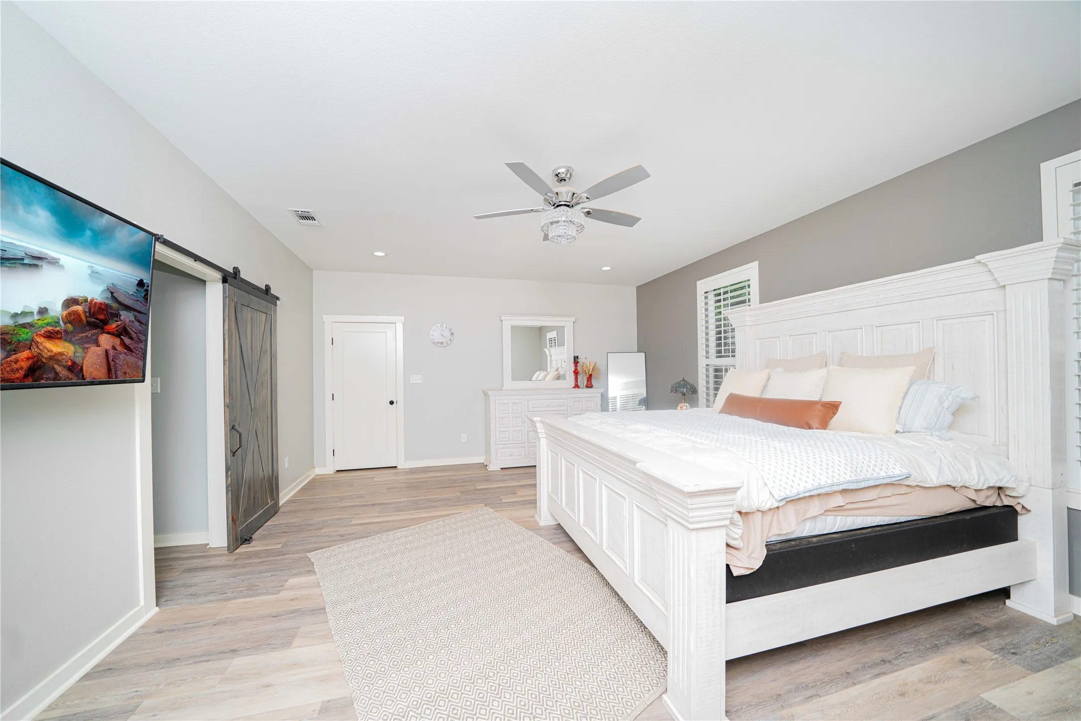 Apartment For Sale in Titus County , 7635 N US Highway 271 Highway, Mt Pleasant, Texas 75455, 3 Bedroom, 3 Bathroom, 2 Garage spaces, 3,000 Sqft, built in 2023, Price $575,000, mls#21347465, Real Estate Agent in Mt Pleasant, Homes For Sale in Titus county, Homes For Sale in Mt Pleasant, Realtor in Mt Pleasant Texas, Real Estate Brokerage Independent Realty Texas, Luminita Cordes Realtor
