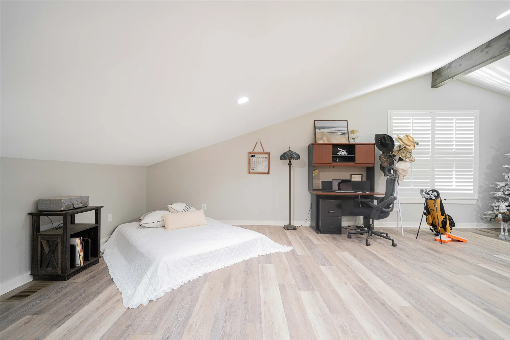 Apartment For Sale in Titus County , 7635 N US Highway 271 Highway, Mt Pleasant, Texas 75455, 3 Bedroom, 3 Bathroom, 2 Garage spaces, 3,000 Sqft, built in 2023, Price $575,000, mls#21347465, Real Estate Agent in Mt Pleasant, Homes For Sale in Titus county, Homes For Sale in Mt Pleasant, Realtor in Mt Pleasant Texas, Real Estate Brokerage Independent Realty Texas, Luminita Cordes Realtor