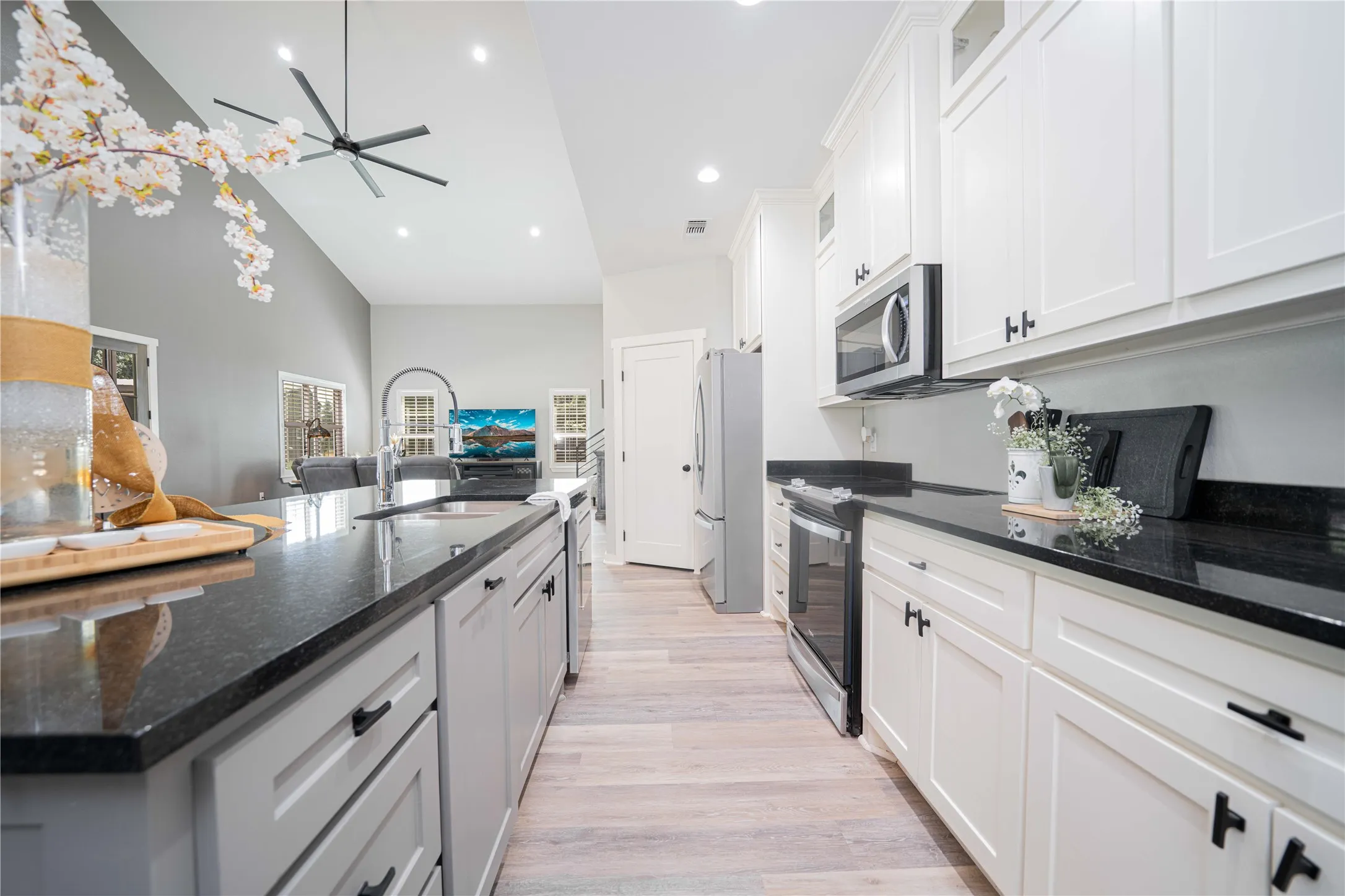 Apartment For Sale in Titus County , 7635 N US Highway 271 Highway, Mt Pleasant, Texas 75455, 3 Bedroom, 3 Bathroom, 2 Garage spaces, 3,000 Sqft, built in 2023, Price $575,000, mls#21347465, Real Estate Agent in Mt Pleasant, Homes For Sale in Titus county, Homes For Sale in Mt Pleasant, Realtor in Mt Pleasant Texas, Real Estate Brokerage Independent Realty Texas, Luminita Cordes Realtor