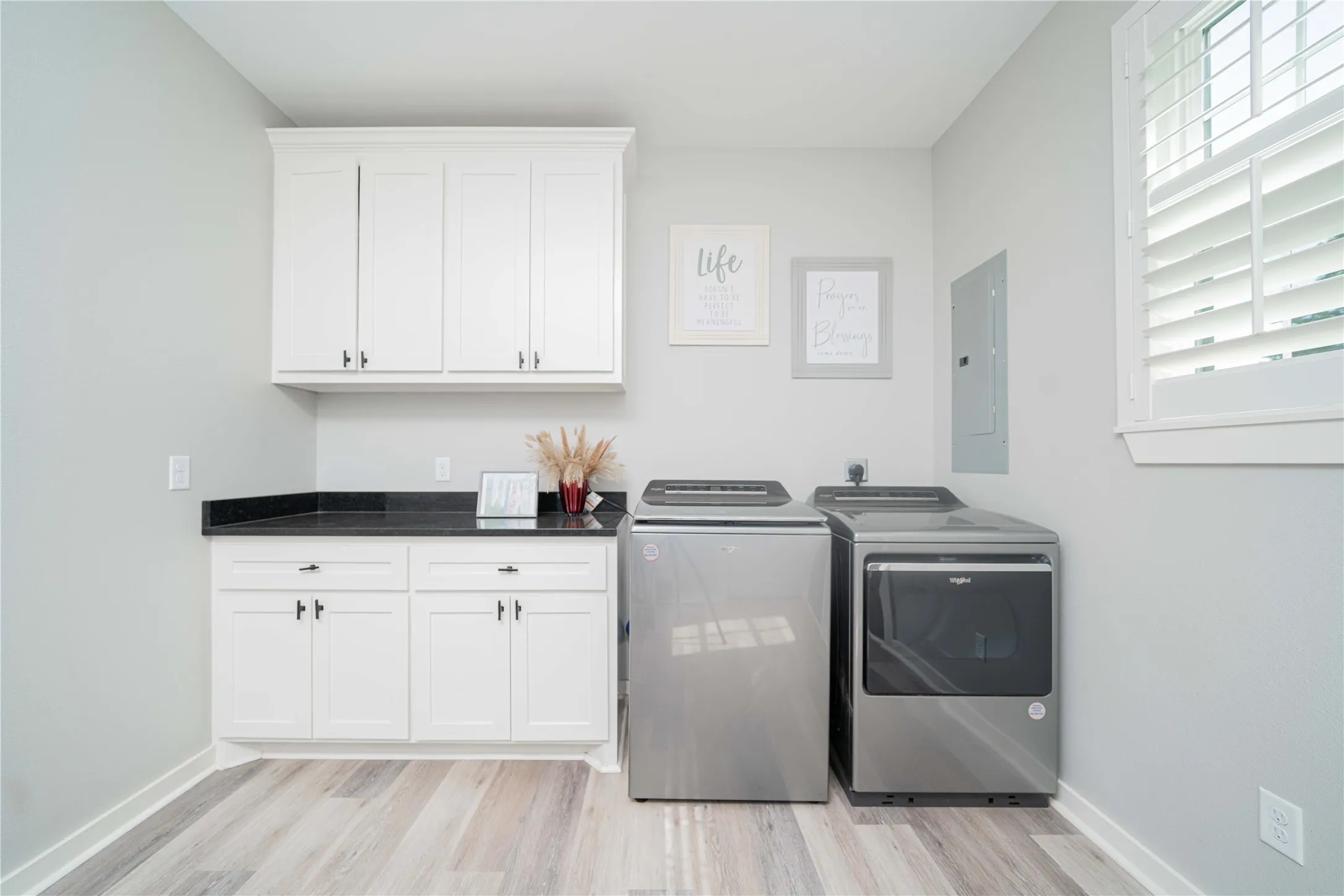 Apartment For Sale in Titus County , 7635 N US Highway 271 Highway, Mt Pleasant, Texas 75455, 3 Bedroom, 3 Bathroom, 2 Garage spaces, 3,000 Sqft, built in 2023, Price $575,000, mls#21347465, Real Estate Agent in Mt Pleasant, Homes For Sale in Titus county, Homes For Sale in Mt Pleasant, Realtor in Mt Pleasant Texas, Real Estate Brokerage Independent Realty Texas, Luminita Cordes Realtor