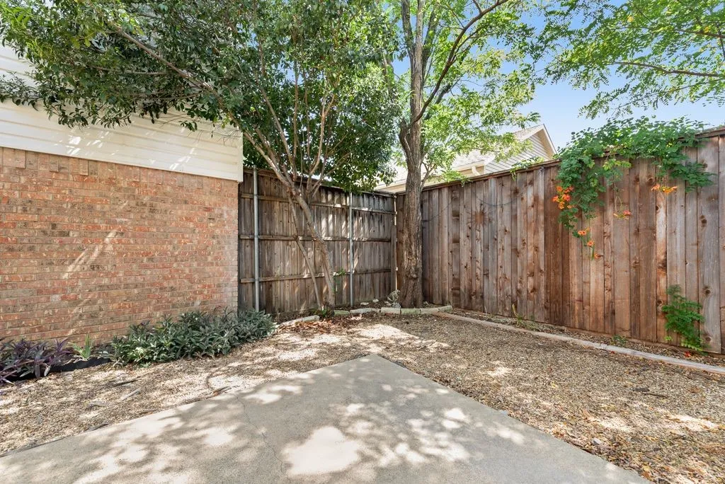 Townhouse For Sale in Dallas County , 3622 Corona Drive, Garland, Texas 75044, 2 Bedroom, 2 Bathroom, 2 Garage spaces, 1,101 Sqft, built in 1980, mls#21354705, Real Estate Agent in Garland, Homes For Sale in Dallas county, Homes For Sale in Garland, Realtor in Garland Texas, Real Estate Brokerage Independent Realty Texas, Luminita Cordes Realtor