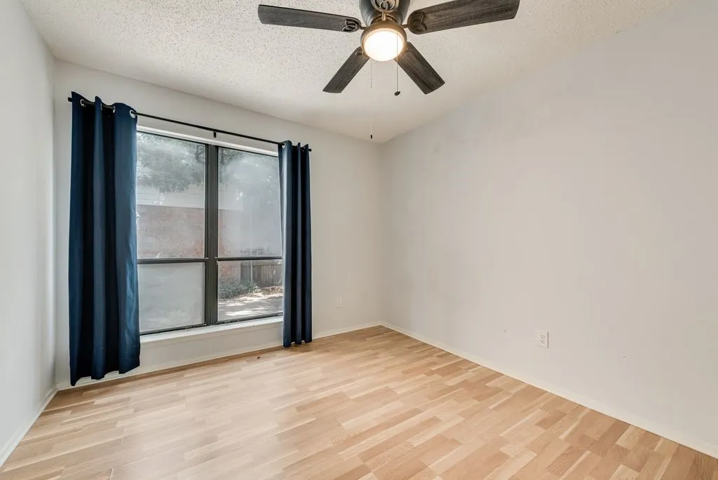 2nd primary bedroom Ceiling fan with integrated lighting
