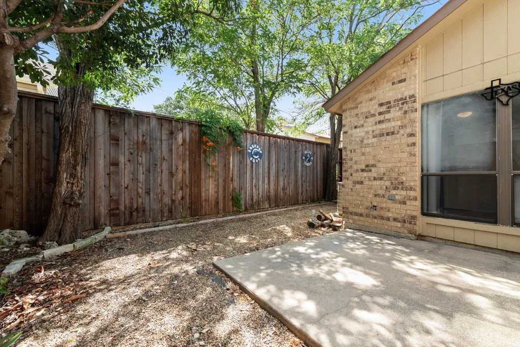 Townhouse For Sale in Dallas County , 3622 Corona Drive, Garland, Texas 75044, 2 Bedroom, 2 Bathroom, 2 Garage spaces, 1,101 Sqft, built in 1980, mls#21354705, Real Estate Agent in Garland, Homes For Sale in Dallas county, Homes For Sale in Garland, Realtor in Garland Texas, Real Estate Brokerage Independent Realty Texas, Luminita Cordes Realtor