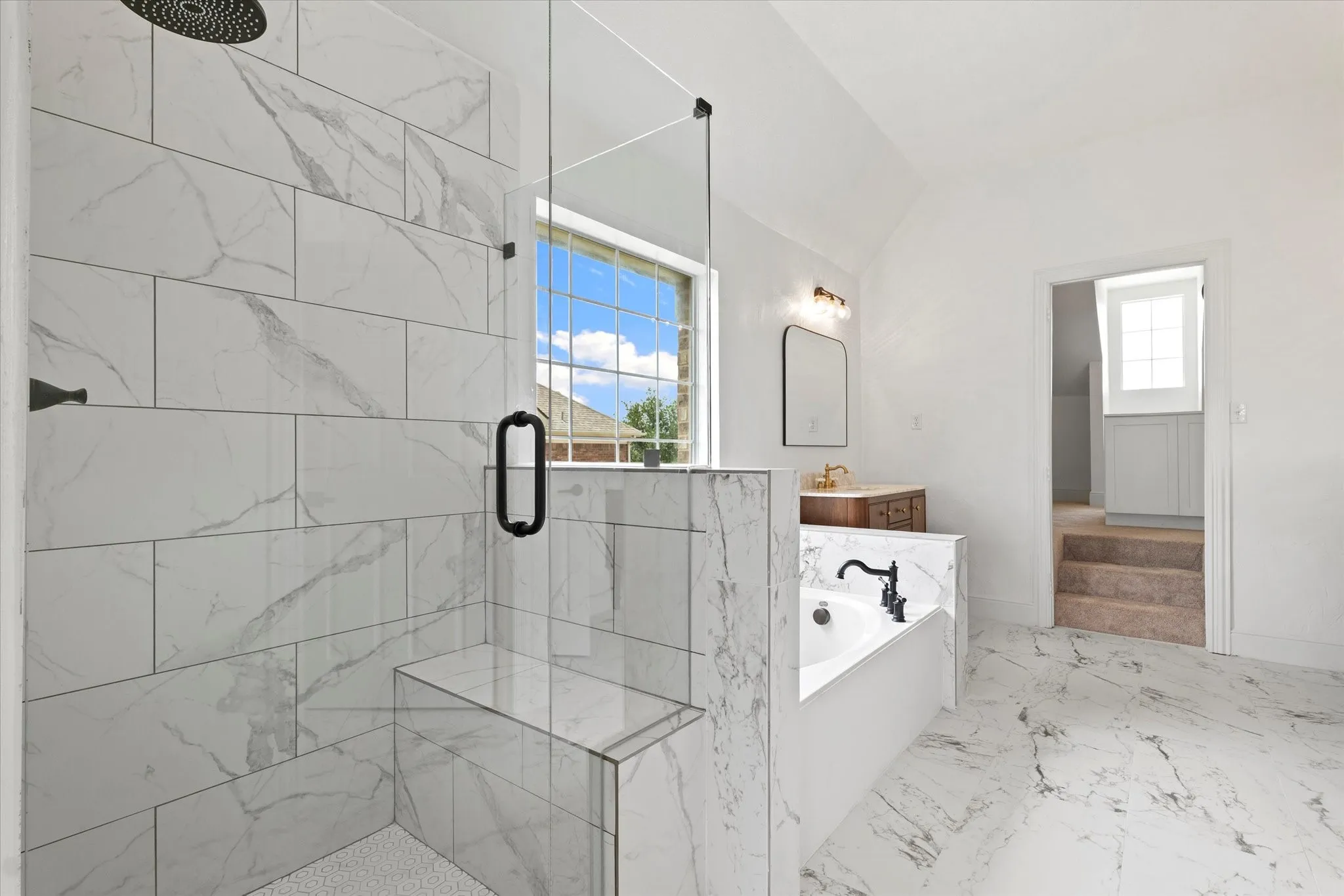 2nd Primary
bath upstairs