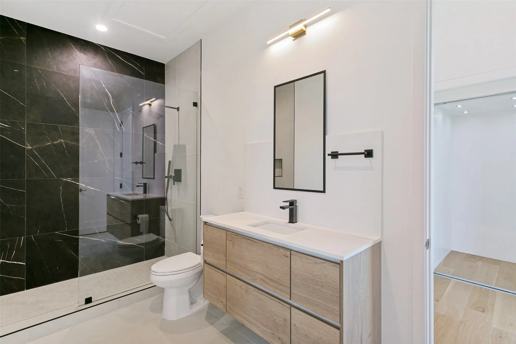 3rd floor full bathroom.