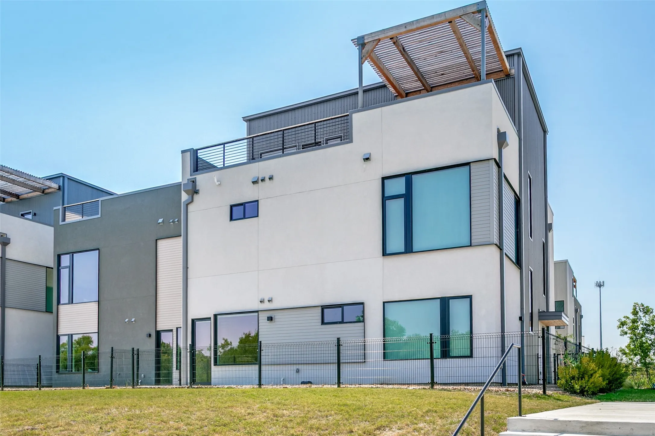 Condominium For Rent in Denton County , 1111 Raiford Rd 100, Carrollton, Texas 75007, 4 Bedroom, 4 Bathroom, 3 Garage spaces, 3,525 Sqft, built in 2025, mls#21353760, Real Estate Agent in Carrollton, Homes For Rent in Denton county, Homes For Rent in Carrollton, Realtor in Carrollton Texas, Real Estate Brokerage Independent Realty Texas, Luminita Cordes Realtor