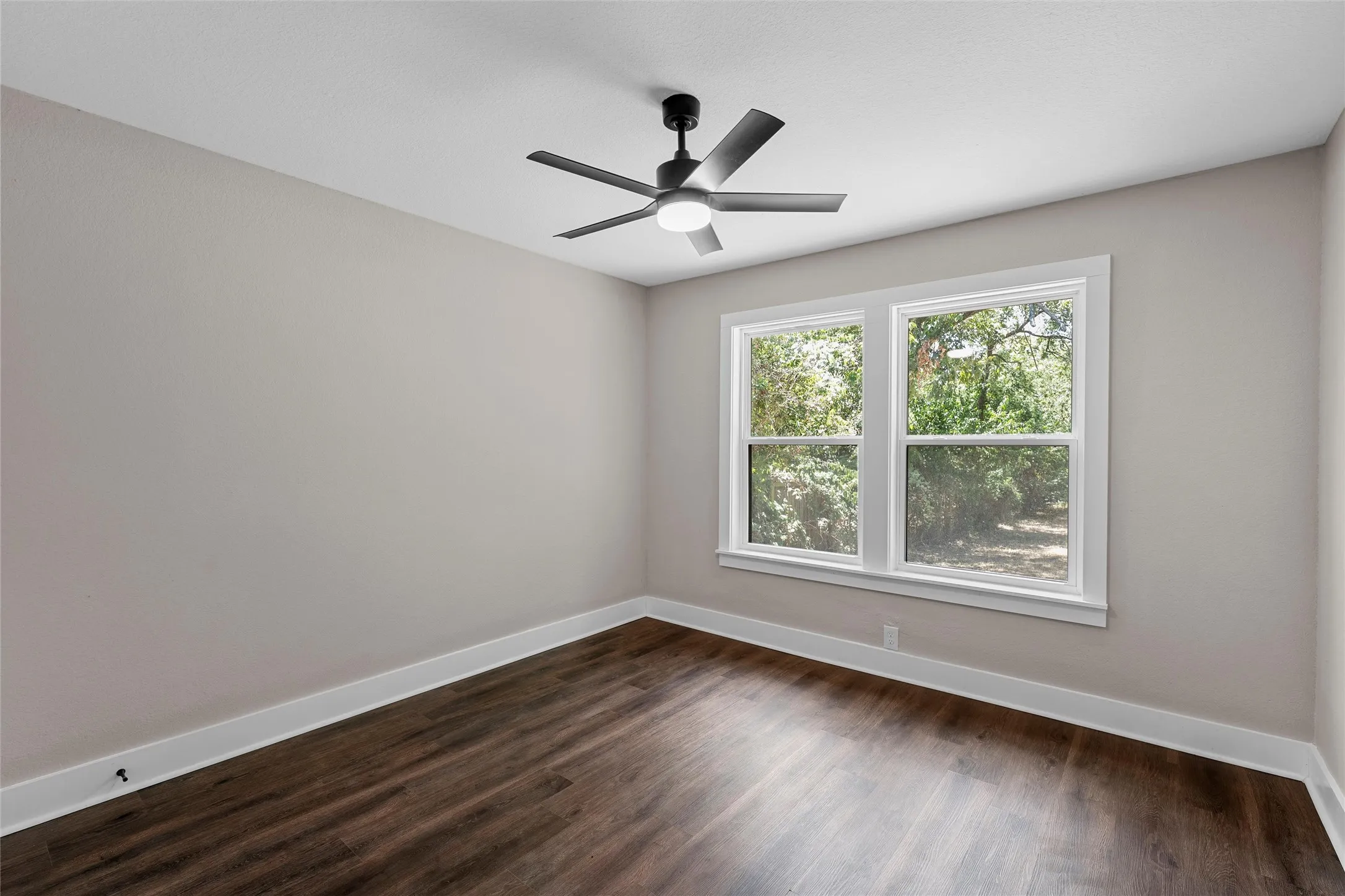 Single Family Residence For Sale in Mc Lennan County , 3720 N 25th Street, Waco, Texas 76708, 3 Bedroom, 1 Bathroom, Garage spaces, 1,098 Sqft, built in 1955, mls#21354714, Real Estate Agent in Waco, Homes For Sale in Mc Lennan county, Homes For Sale in Waco, Realtor in Waco Texas, Real Estate Brokerage Independent Realty Texas, Luminita Cordes Realtor