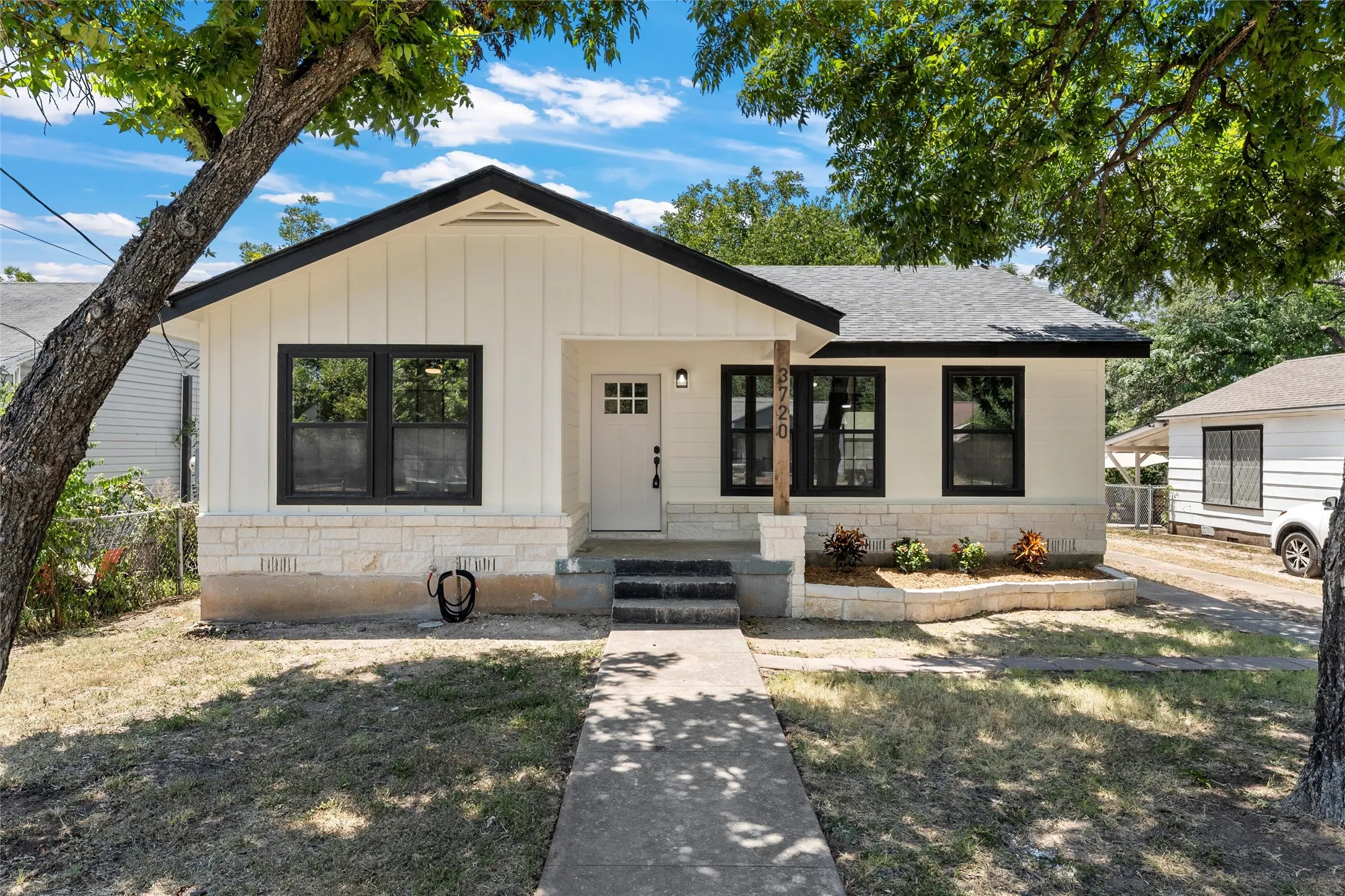 Single Family Residence For Sale in Mc Lennan County , 3720 N 25th Street, Waco, Texas 76708, 3 Bedroom, 1 Bathroom, Garage spaces, 1,098 Sqft, built in 1955, mls#21354714, Real Estate Agent in Waco, Homes For Sale in Mc Lennan county, Homes For Sale in Waco, Realtor in Waco Texas, Real Estate Brokerage Independent Realty Texas, Luminita Cordes Realtor