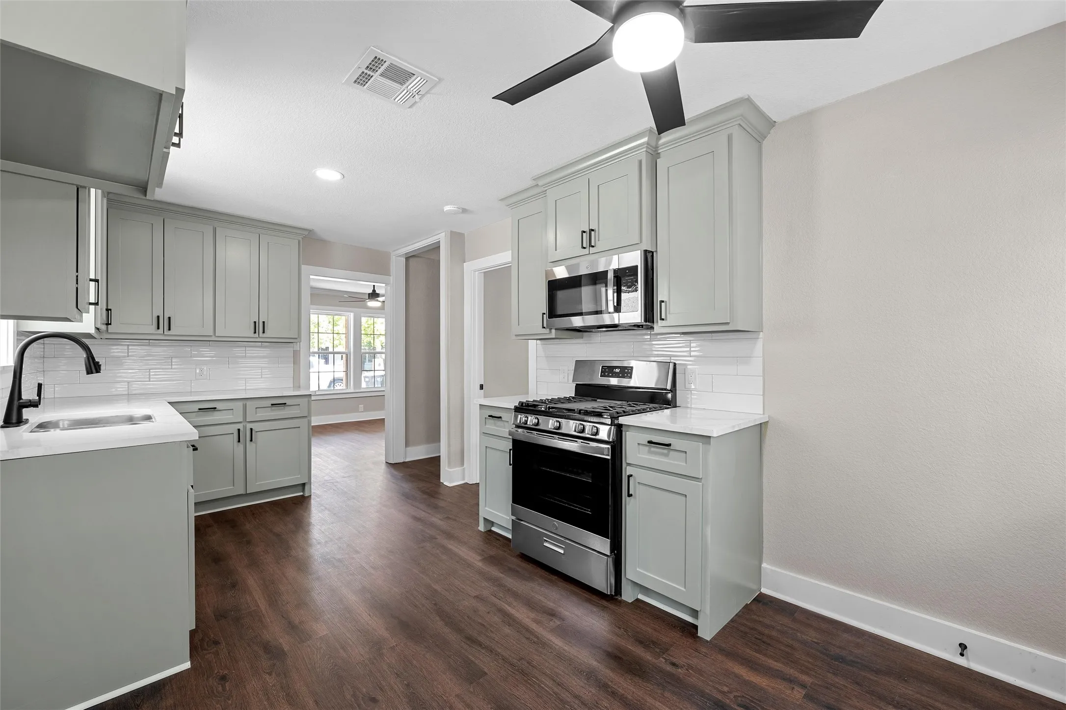 Single Family Residence For Sale in Mc Lennan County , 3720 N 25th Street, Waco, Texas 76708, 3 Bedroom, 1 Bathroom, Garage spaces, 1,098 Sqft, built in 1955, mls#21354714, Real Estate Agent in Waco, Homes For Sale in Mc Lennan county, Homes For Sale in Waco, Realtor in Waco Texas, Real Estate Brokerage Independent Realty Texas, Luminita Cordes Realtor