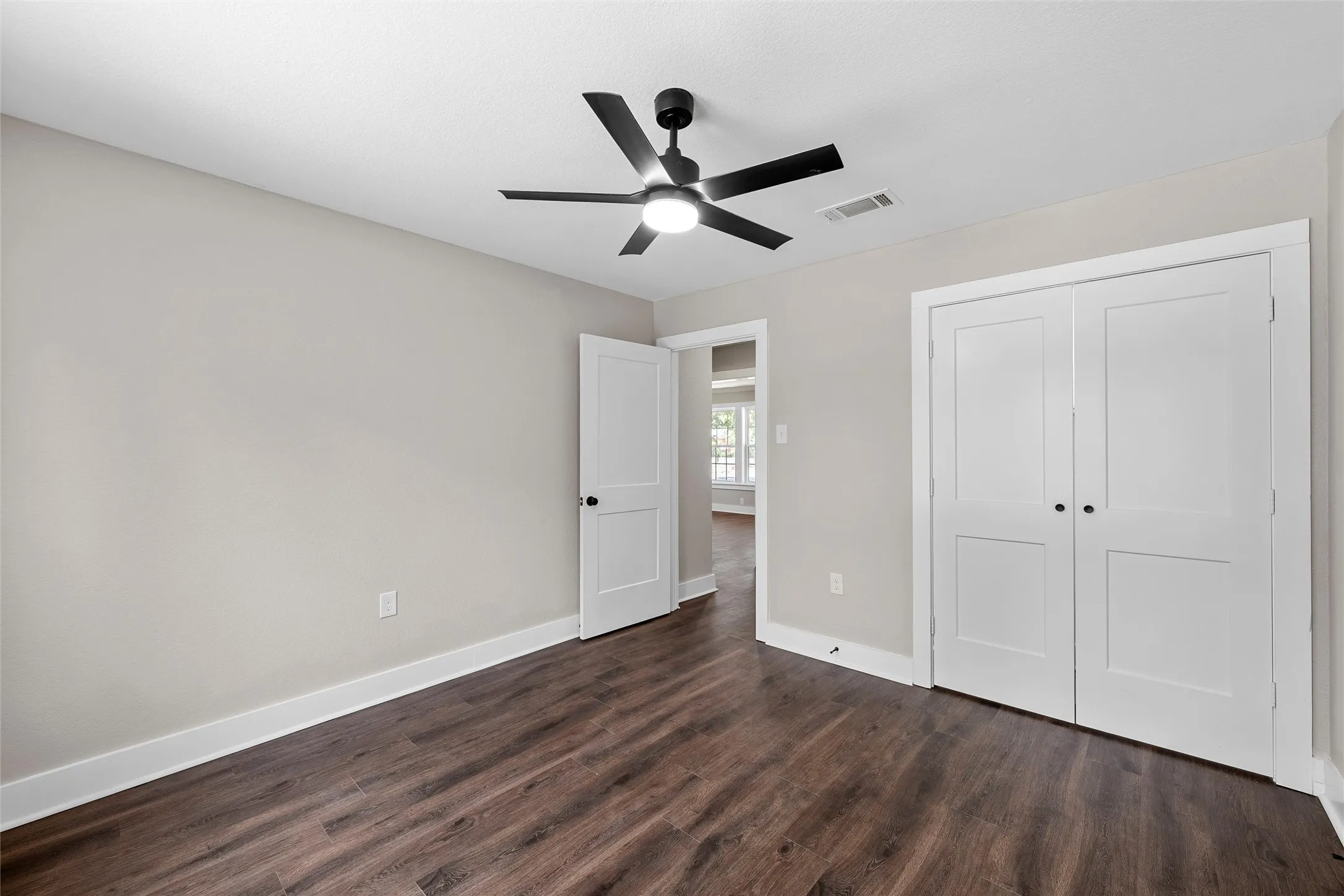 Single Family Residence For Sale in Mc Lennan County , 3720 N 25th Street, Waco, Texas 76708, 3 Bedroom, 1 Bathroom, Garage spaces, 1,098 Sqft, built in 1955, mls#21354714, Real Estate Agent in Waco, Homes For Sale in Mc Lennan county, Homes For Sale in Waco, Realtor in Waco Texas, Real Estate Brokerage Independent Realty Texas, Luminita Cordes Realtor