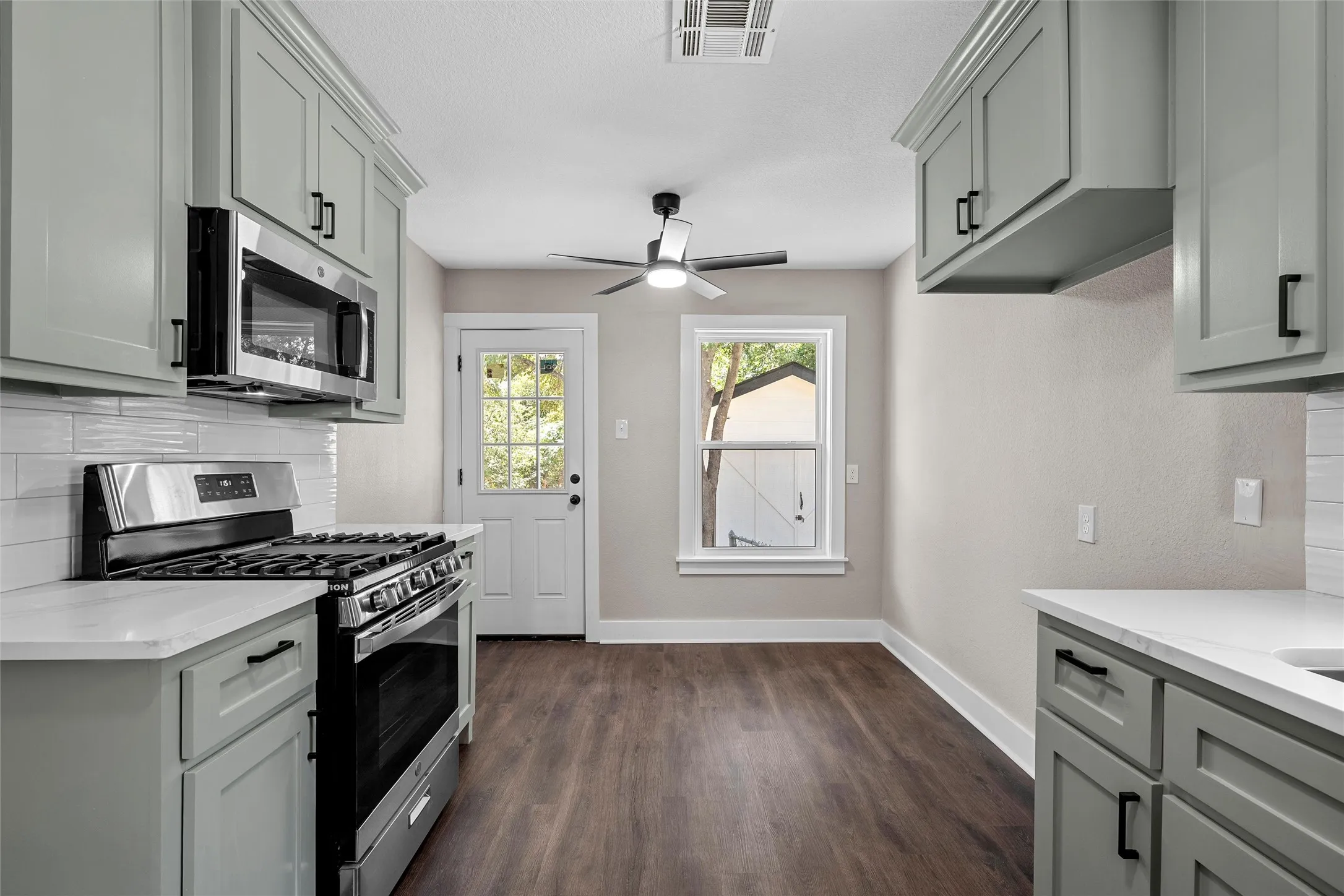 Single Family Residence For Sale in Mc Lennan County , 3720 N 25th Street, Waco, Texas 76708, 3 Bedroom, 1 Bathroom, Garage spaces, 1,098 Sqft, built in 1955, mls#21354714, Real Estate Agent in Waco, Homes For Sale in Mc Lennan county, Homes For Sale in Waco, Realtor in Waco Texas, Real Estate Brokerage Independent Realty Texas, Luminita Cordes Realtor