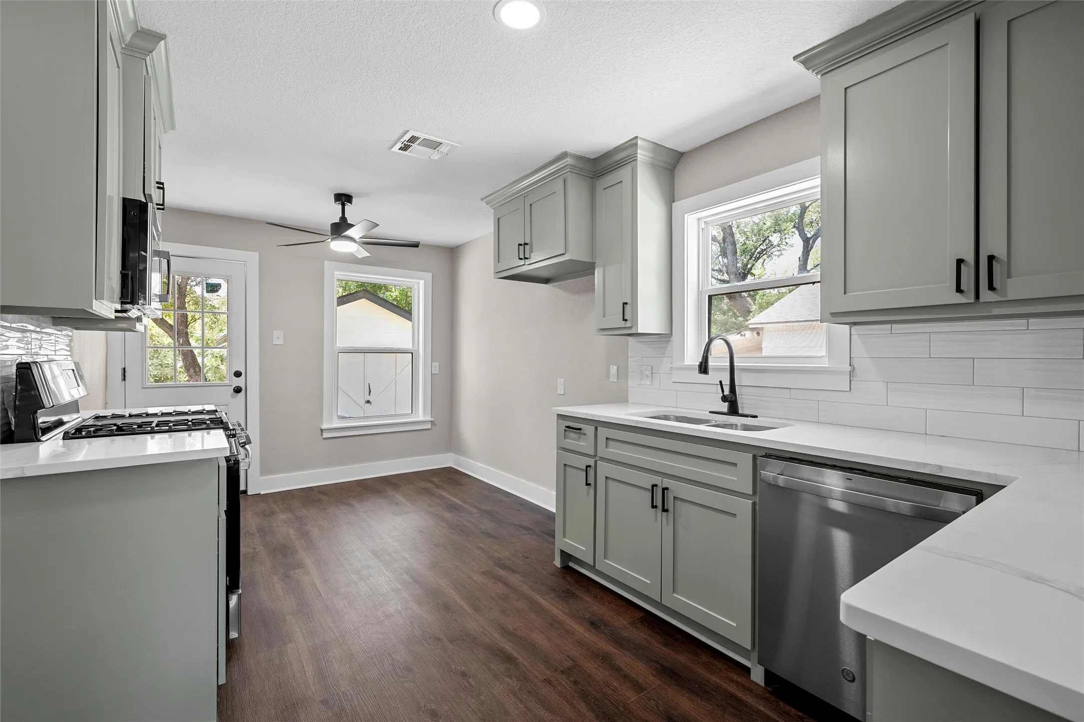 Single Family Residence For Sale in Mc Lennan County , 3720 N 25th Street, Waco, Texas 76708, 3 Bedroom, 1 Bathroom, Garage spaces, 1,098 Sqft, built in 1955, mls#21354714, Real Estate Agent in Waco, Homes For Sale in Mc Lennan county, Homes For Sale in Waco, Realtor in Waco Texas, Real Estate Brokerage Independent Realty Texas, Luminita Cordes Realtor