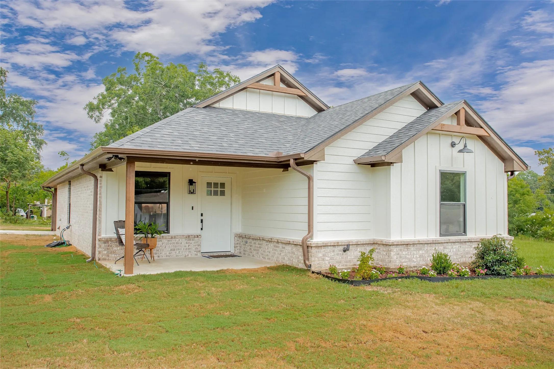 Single Family Residence For Sale in Smith County , 113 W Magnolia, Troup, Texas 75789, 3 Bedroom, 2 Bathroom, Garage spaces, 1,360 Sqft, built in 2025, mls#21354717, Real Estate Agent in Troup, Homes For Sale in Smith county, Homes For Sale in Troup, Realtor in Troup Texas, Real Estate Brokerage Independent Realty Texas, Luminita Cordes Realtor