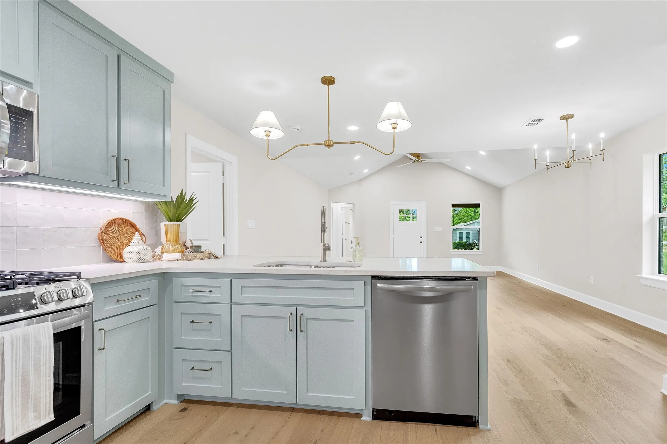 Single Family Residence For Sale in Smith County , 113 W Magnolia, Troup, Texas 75789, 3 Bedroom, 2 Bathroom, Garage spaces, 1,360 Sqft, built in 2025, mls#21354717, Real Estate Agent in Troup, Homes For Sale in Smith county, Homes For Sale in Troup, Realtor in Troup Texas, Real Estate Brokerage Independent Realty Texas, Luminita Cordes Realtor