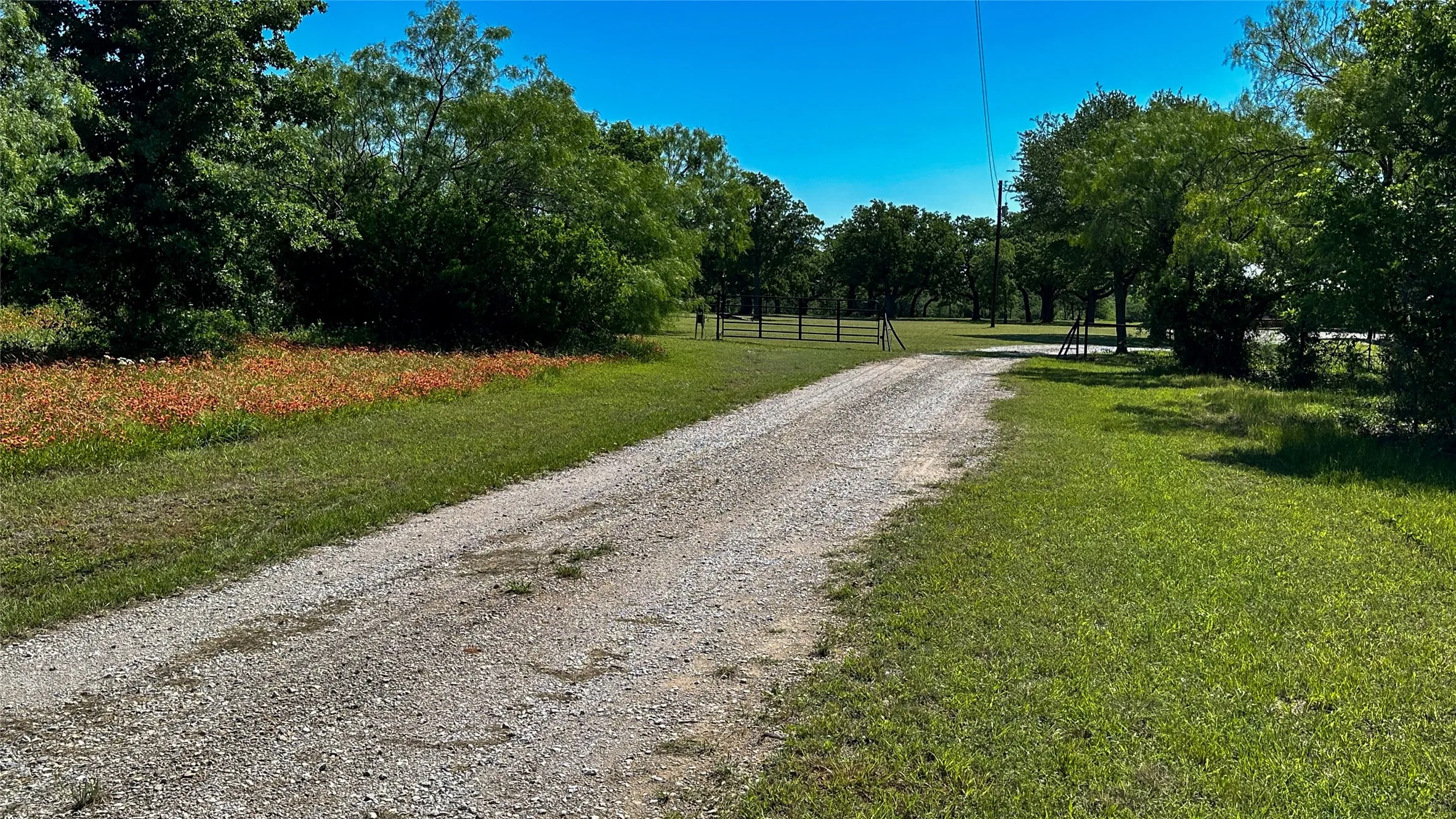 Single Family Residence For Sale in Eastland County , 2417 HWY 569 Highway S 1, Cisco, Texas 76437, 3 Bedroom, 2 Bathroom, Garage spaces, 1,815 Sqft, built in 1997, mls#21354716, Real Estate Agent in Cisco, Homes For Sale in Eastland county, Homes For Sale in Cisco, Realtor in Cisco Texas, Real Estate Brokerage Independent Realty Texas, Luminita Cordes Realtor