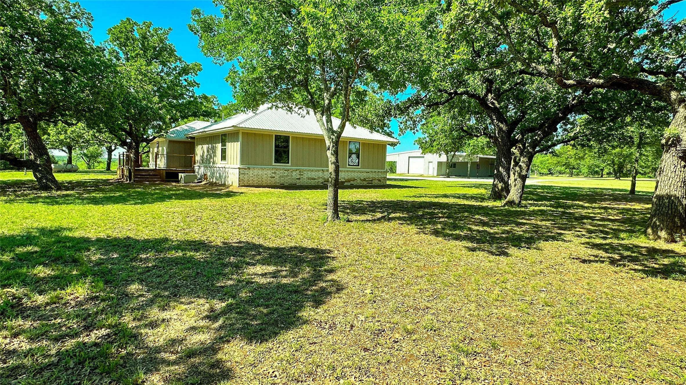 Single Family Residence For Sale in Eastland County , 2417 HWY 569 Highway S 1, Cisco, Texas 76437, 3 Bedroom, 2 Bathroom, Garage spaces, 1,815 Sqft, built in 1997, mls#21354716, Real Estate Agent in Cisco, Homes For Sale in Eastland county, Homes For Sale in Cisco, Realtor in Cisco Texas, Real Estate Brokerage Independent Realty Texas, Luminita Cordes Realtor