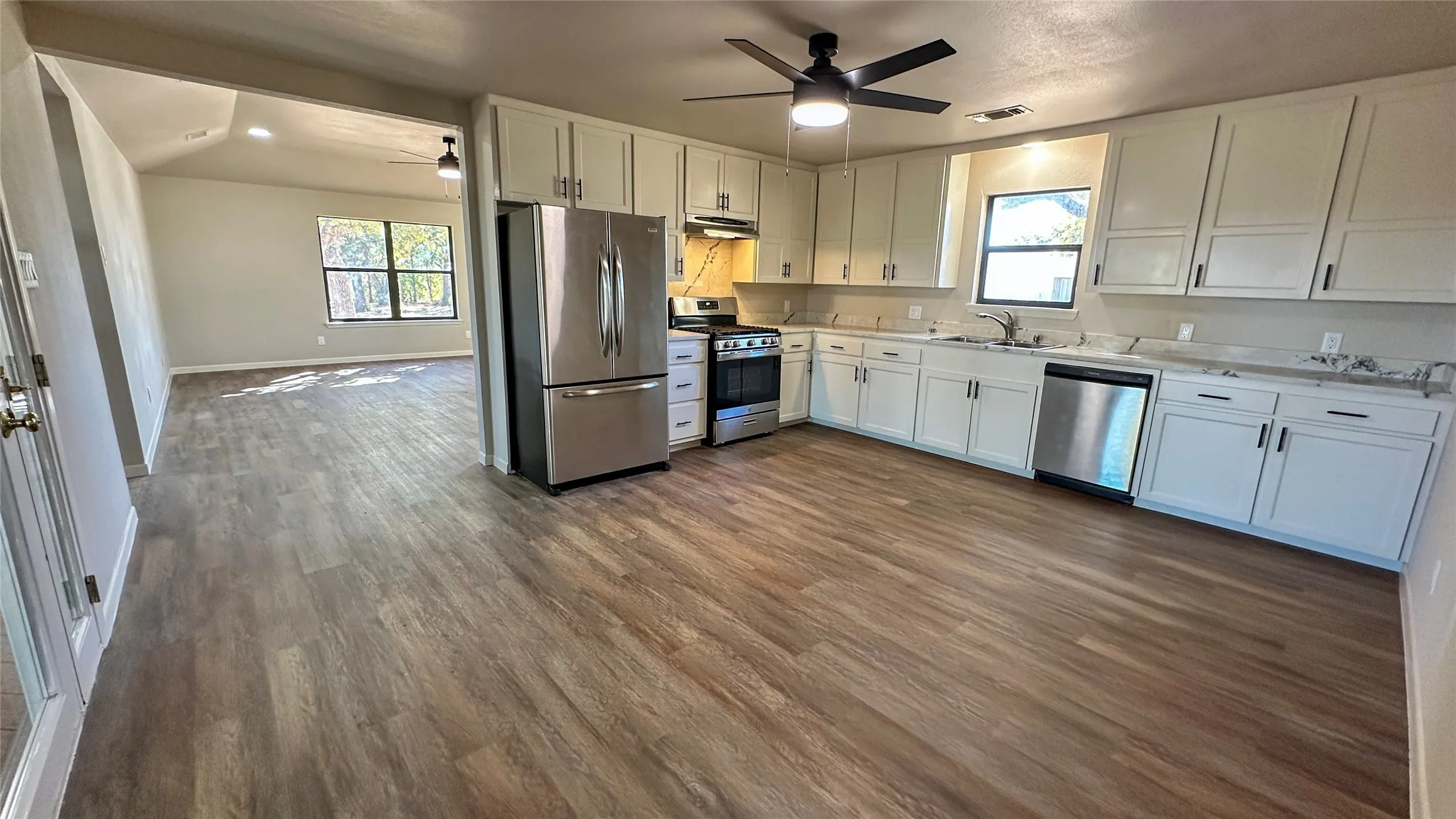 Single Family Residence For Sale in Eastland County , 2417 HWY 569 Highway S 1, Cisco, Texas 76437, 3 Bedroom, 2 Bathroom, Garage spaces, 1,815 Sqft, built in 1997, mls#21354716, Real Estate Agent in Cisco, Homes For Sale in Eastland county, Homes For Sale in Cisco, Realtor in Cisco Texas, Real Estate Brokerage Independent Realty Texas, Luminita Cordes Realtor