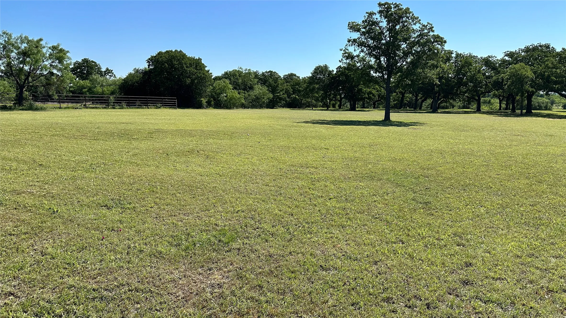 Single Family Residence For Sale in Eastland County , 2417 HWY 569 Highway S 1, Cisco, Texas 76437, 3 Bedroom, 2 Bathroom, Garage spaces, 1,815 Sqft, built in 1997, mls#21354716, Real Estate Agent in Cisco, Homes For Sale in Eastland county, Homes For Sale in Cisco, Realtor in Cisco Texas, Real Estate Brokerage Independent Realty Texas, Luminita Cordes Realtor
