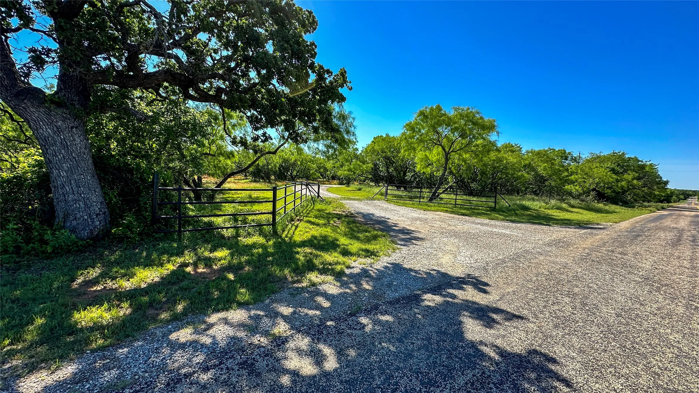 Single Family Residence For Sale in Eastland County , 2417 HWY 569 Highway S 1, Cisco, Texas 76437, 3 Bedroom, 2 Bathroom, Garage spaces, 1,815 Sqft, built in 1997, mls#21354716, Real Estate Agent in Cisco, Homes For Sale in Eastland county, Homes For Sale in Cisco, Realtor in Cisco Texas, Real Estate Brokerage Independent Realty Texas, Luminita Cordes Realtor