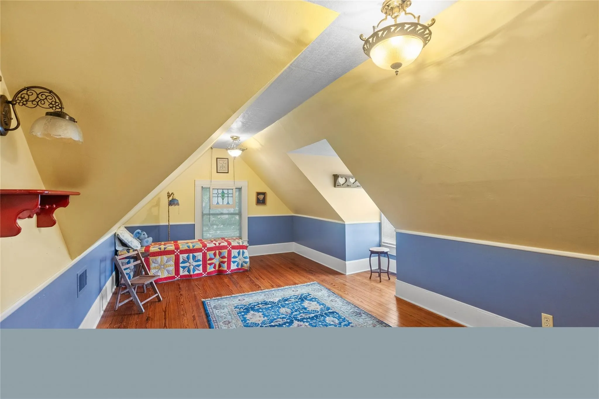 Single Family Residence For Sale in Fannin County , 303 Market Street, Honey Grove, Texas 75446, 3 Bedroom, 3 Bathroom, 2 Garage spaces, 3,607 Sqft, built in 1880, mls#21354720, Real Estate Agent in Honey Grove, Homes For Sale in Fannin county, Homes For Sale in Honey Grove, Realtor in Honey Grove Texas, Real Estate Brokerage Independent Realty Texas, Luminita Cordes Realtor