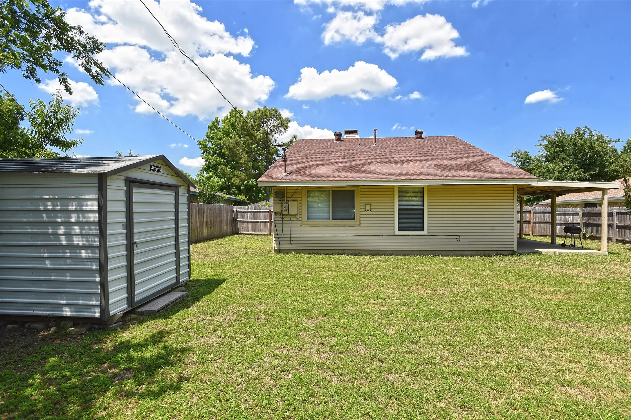 Single Family Residence For Sale in Denton County , 624 Aspen Drive, Denton, Texas 76209, 3 Bedroom, 2 Bathroom, 2 Garage spaces, 1,054 Sqft, built in 1975, mls#21314247, Real Estate Agent in Denton, Homes For Sale in Denton county, Homes For Sale in Denton, Realtor in Denton Texas, Real Estate Brokerage Independent Realty Texas, Luminita Cordes Realtor