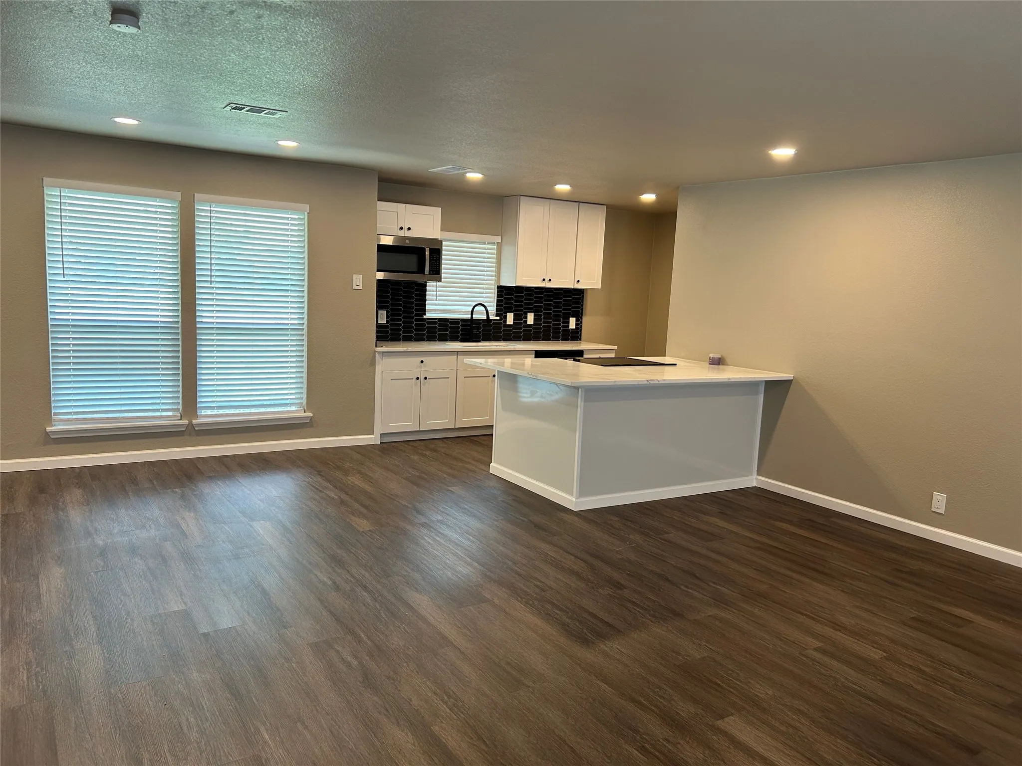 Single Family Residence For Sale in Dallas County , 3837 Burning Tree Lane, Garland, Texas 75042, 3 Bedroom, 2 Bathroom, 1 Garage spaces, 1,372 Sqft, built in 1968, mls#21354722, Real Estate Agent in Garland, Homes For Sale in Dallas county, Homes For Sale in Garland, Realtor in Garland Texas, Real Estate Brokerage Independent Realty Texas, Luminita Cordes Realtor