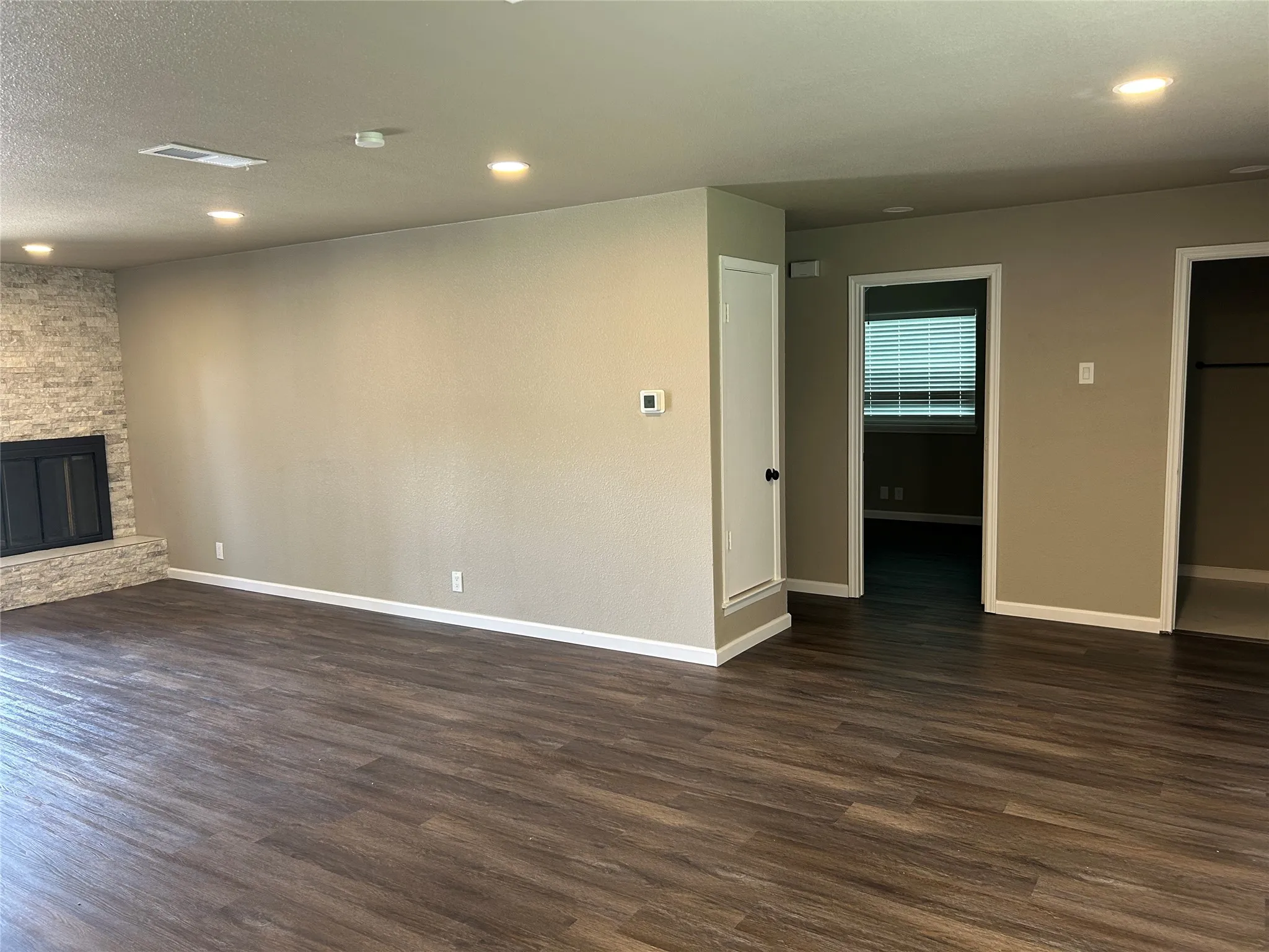 Single Family Residence For Sale in Dallas County , 3837 Burning Tree Lane, Garland, Texas 75042, 3 Bedroom, 2 Bathroom, 1 Garage spaces, 1,372 Sqft, built in 1968, mls#21354722, Real Estate Agent in Garland, Homes For Sale in Dallas county, Homes For Sale in Garland, Realtor in Garland Texas, Real Estate Brokerage Independent Realty Texas, Luminita Cordes Realtor