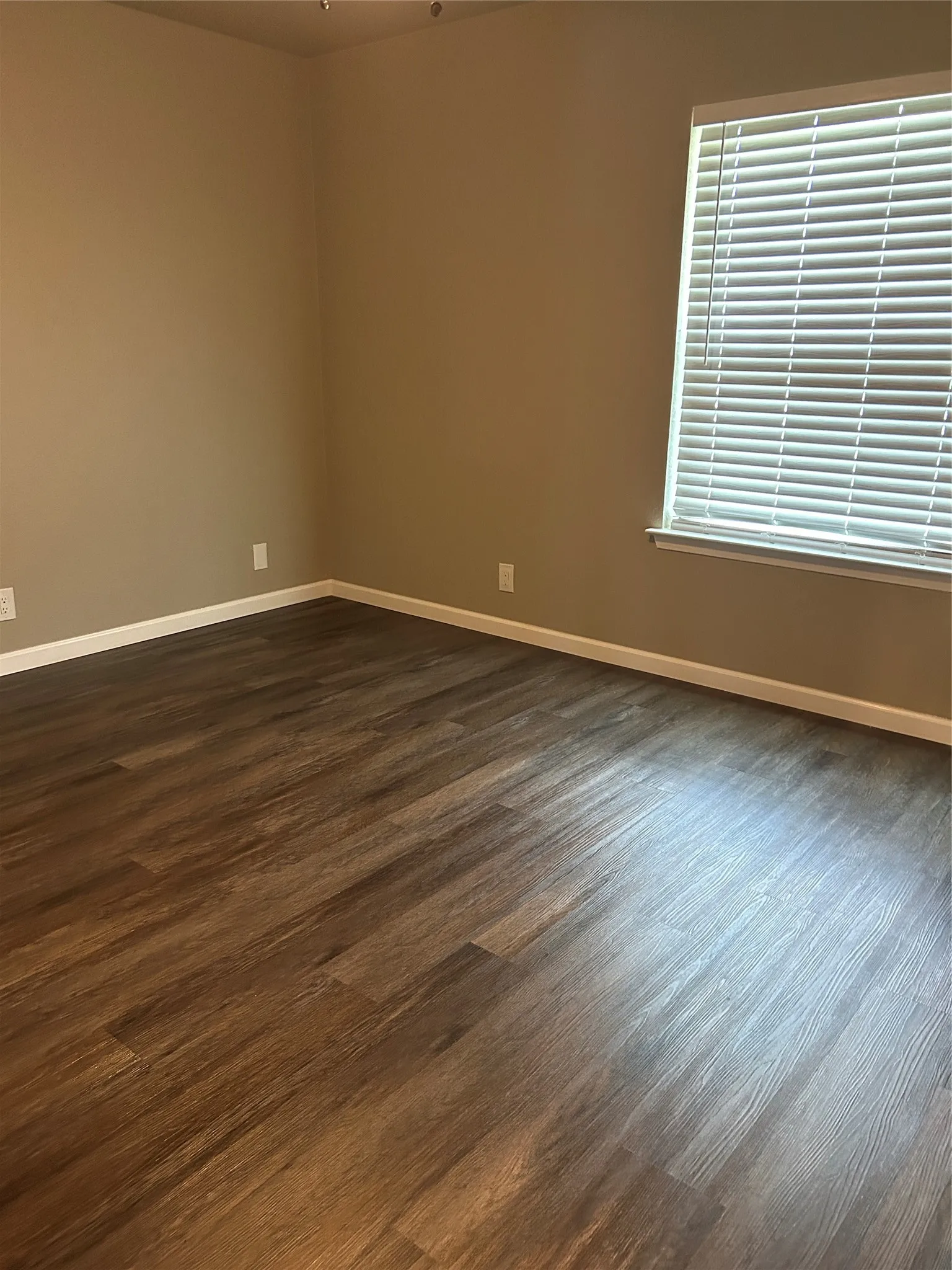 Single Family Residence For Sale in Dallas County , 3837 Burning Tree Lane, Garland, Texas 75042, 3 Bedroom, 2 Bathroom, 1 Garage spaces, 1,372 Sqft, built in 1968, mls#21354722, Real Estate Agent in Garland, Homes For Sale in Dallas county, Homes For Sale in Garland, Realtor in Garland Texas, Real Estate Brokerage Independent Realty Texas, Luminita Cordes Realtor