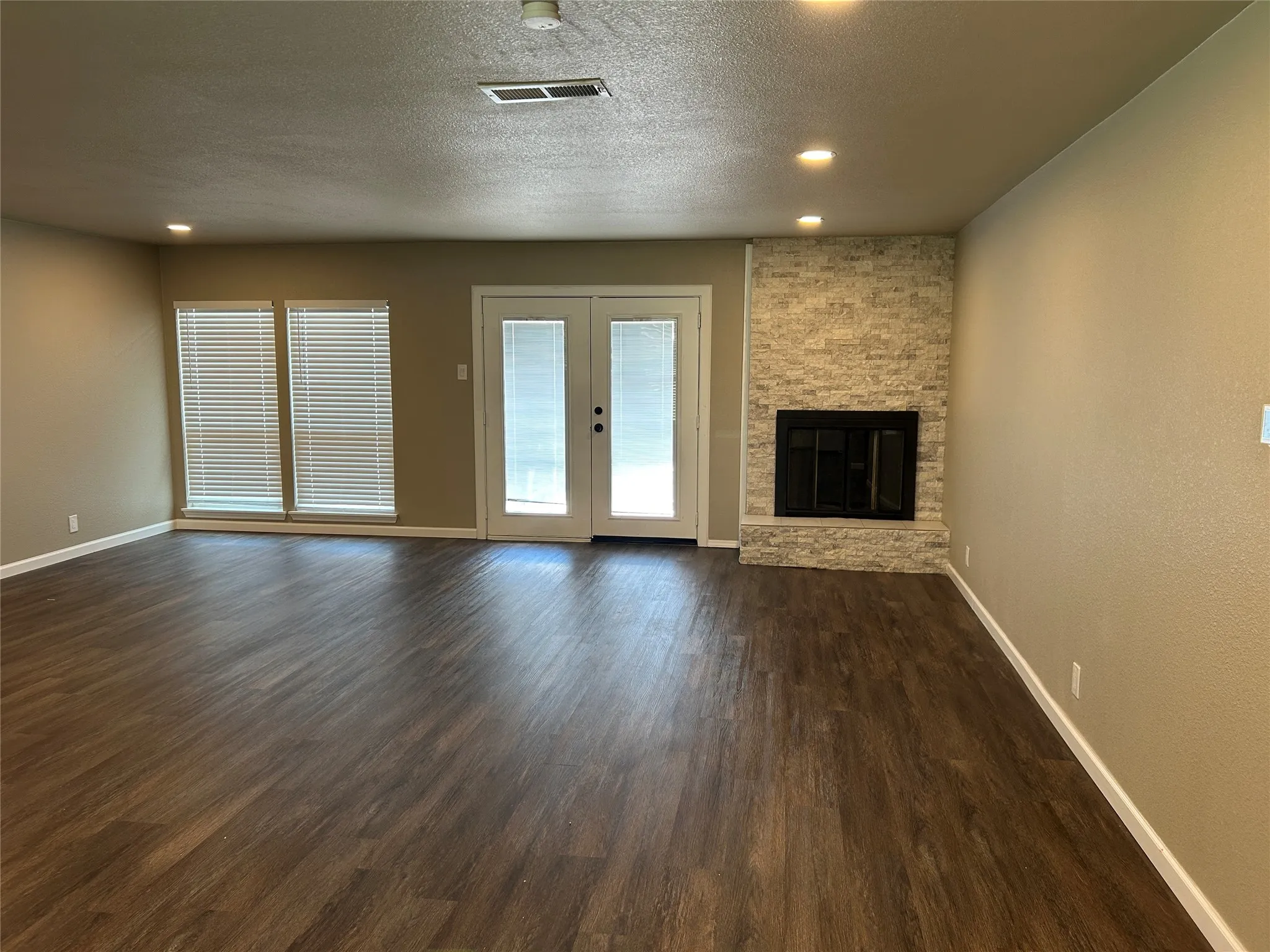 Single Family Residence For Sale in Dallas County , 3837 Burning Tree Lane, Garland, Texas 75042, 3 Bedroom, 2 Bathroom, 1 Garage spaces, 1,372 Sqft, built in 1968, mls#21354722, Real Estate Agent in Garland, Homes For Sale in Dallas county, Homes For Sale in Garland, Realtor in Garland Texas, Real Estate Brokerage Independent Realty Texas, Luminita Cordes Realtor
