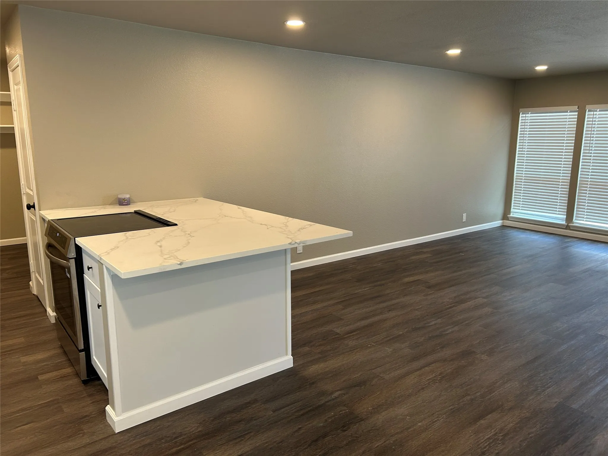 Single Family Residence For Sale in Dallas County , 3837 Burning Tree Lane, Garland, Texas 75042, 3 Bedroom, 2 Bathroom, 1 Garage spaces, 1,372 Sqft, built in 1968, mls#21354722, Real Estate Agent in Garland, Homes For Sale in Dallas county, Homes For Sale in Garland, Realtor in Garland Texas, Real Estate Brokerage Independent Realty Texas, Luminita Cordes Realtor