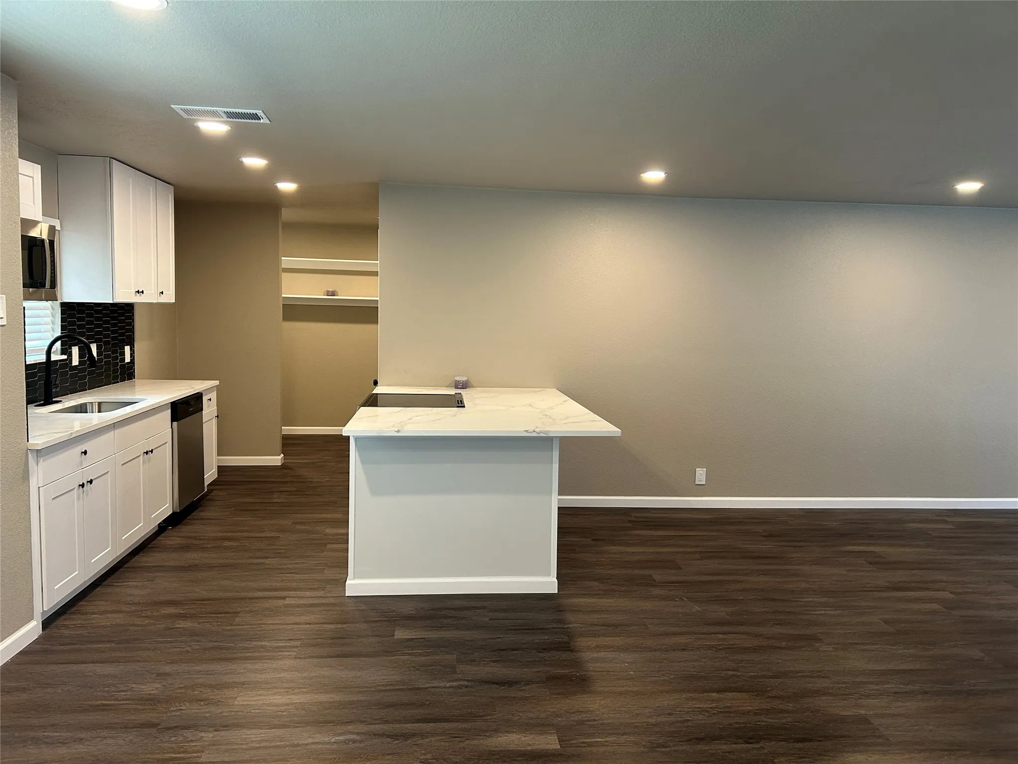 Single Family Residence For Sale in Dallas County , 3837 Burning Tree Lane, Garland, Texas 75042, 3 Bedroom, 2 Bathroom, 1 Garage spaces, 1,372 Sqft, built in 1968, mls#21354722, Real Estate Agent in Garland, Homes For Sale in Dallas county, Homes For Sale in Garland, Realtor in Garland Texas, Real Estate Brokerage Independent Realty Texas, Luminita Cordes Realtor