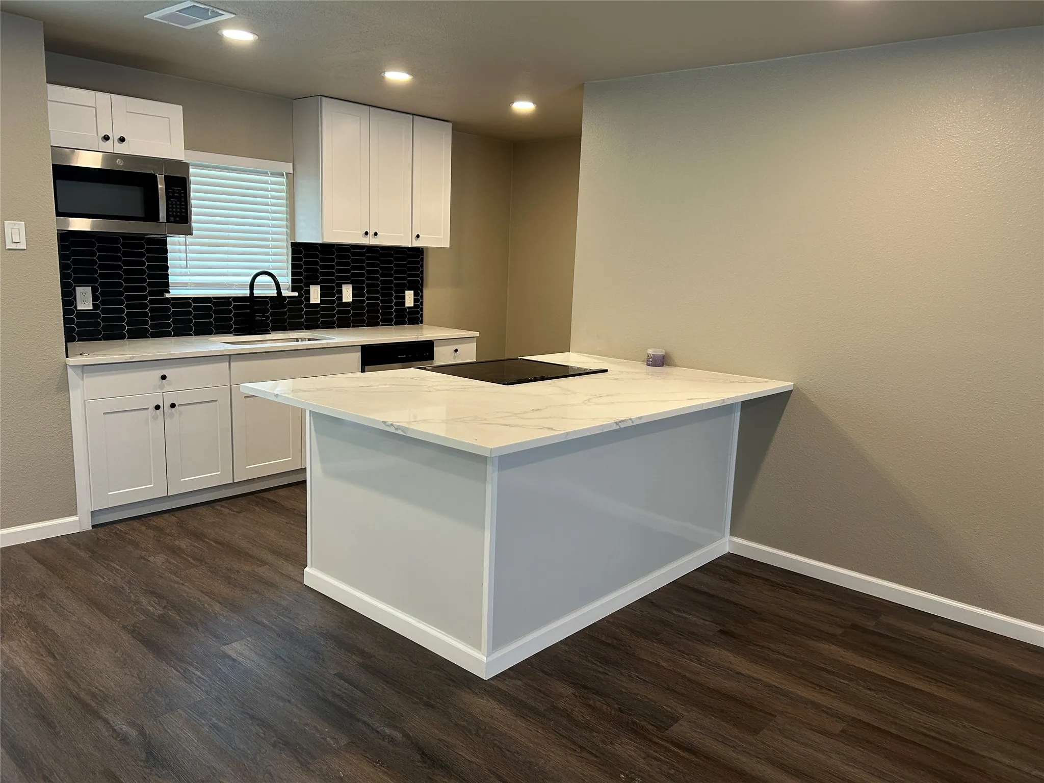 Single Family Residence For Sale in Dallas County , 3837 Burning Tree Lane, Garland, Texas 75042, 3 Bedroom, 2 Bathroom, 1 Garage spaces, 1,372 Sqft, built in 1968, mls#21354722, Real Estate Agent in Garland, Homes For Sale in Dallas county, Homes For Sale in Garland, Realtor in Garland Texas, Real Estate Brokerage Independent Realty Texas, Luminita Cordes Realtor