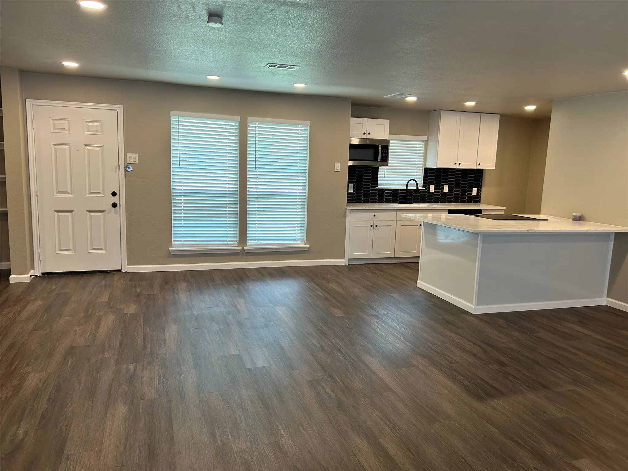 Single Family Residence For Sale in Dallas County , 3837 Burning Tree Lane, Garland, Texas 75042, 3 Bedroom, 2 Bathroom, 1 Garage spaces, 1,372 Sqft, built in 1968, mls#21354722, Real Estate Agent in Garland, Homes For Sale in Dallas county, Homes For Sale in Garland, Realtor in Garland Texas, Real Estate Brokerage Independent Realty Texas, Luminita Cordes Realtor