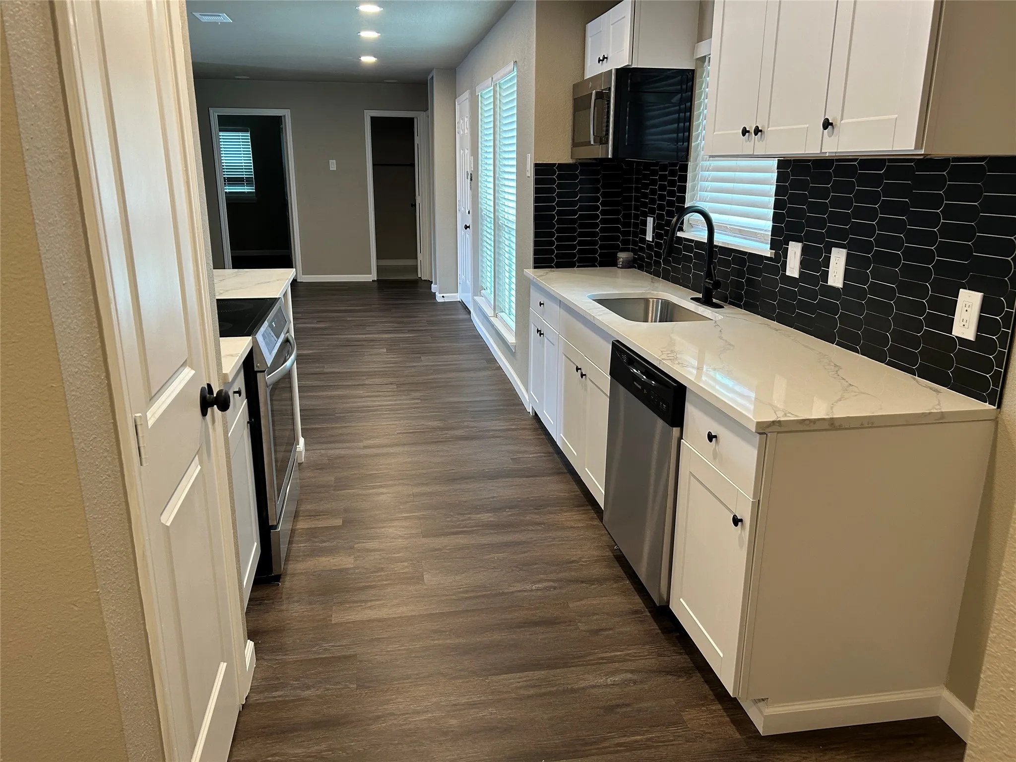 Single Family Residence For Sale in Dallas County , 3837 Burning Tree Lane, Garland, Texas 75042, 3 Bedroom, 2 Bathroom, 1 Garage spaces, 1,372 Sqft, built in 1968, mls#21354722, Real Estate Agent in Garland, Homes For Sale in Dallas county, Homes For Sale in Garland, Realtor in Garland Texas, Real Estate Brokerage Independent Realty Texas, Luminita Cordes Realtor