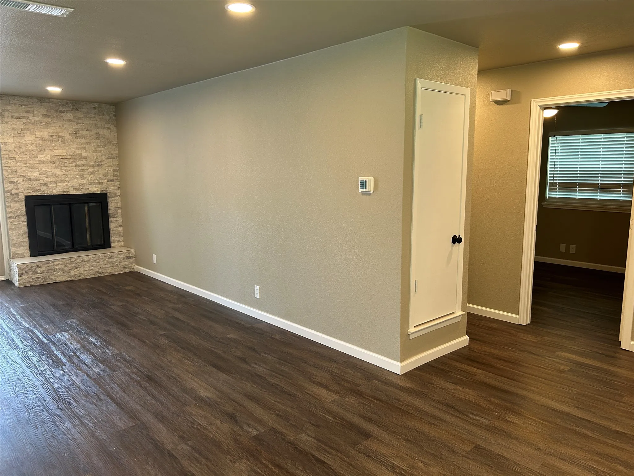 Single Family Residence For Sale in Dallas County , 3837 Burning Tree Lane, Garland, Texas 75042, 3 Bedroom, 2 Bathroom, 1 Garage spaces, 1,372 Sqft, built in 1968, mls#21354722, Real Estate Agent in Garland, Homes For Sale in Dallas county, Homes For Sale in Garland, Realtor in Garland Texas, Real Estate Brokerage Independent Realty Texas, Luminita Cordes Realtor