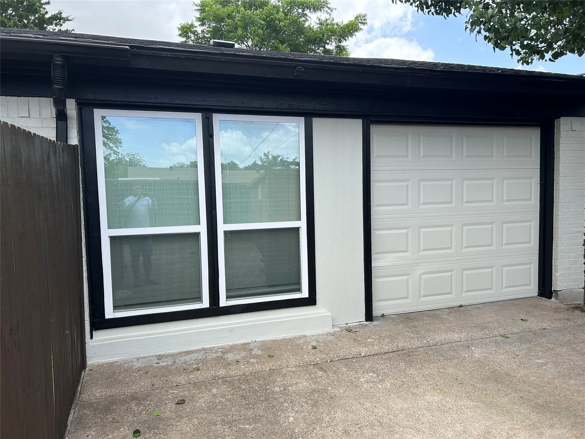 Single Family Residence For Sale in Dallas County , 3837 Burning Tree Lane, Garland, Texas 75042, 3 Bedroom, 2 Bathroom, 1 Garage spaces, 1,372 Sqft, built in 1968, mls#21354722, Real Estate Agent in Garland, Homes For Sale in Dallas county, Homes For Sale in Garland, Realtor in Garland Texas, Real Estate Brokerage Independent Realty Texas, Luminita Cordes Realtor