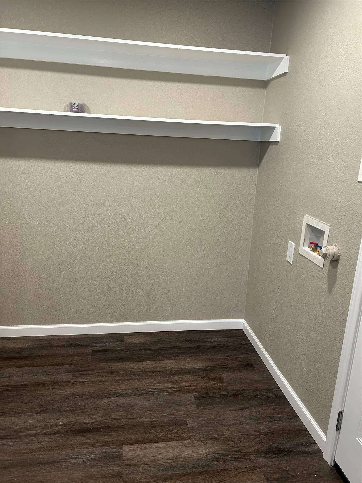 Single Family Residence For Sale in Dallas County , 3837 Burning Tree Lane, Garland, Texas 75042, 3 Bedroom, 2 Bathroom, 1 Garage spaces, 1,372 Sqft, built in 1968, mls#21354722, Real Estate Agent in Garland, Homes For Sale in Dallas county, Homes For Sale in Garland, Realtor in Garland Texas, Real Estate Brokerage Independent Realty Texas, Luminita Cordes Realtor