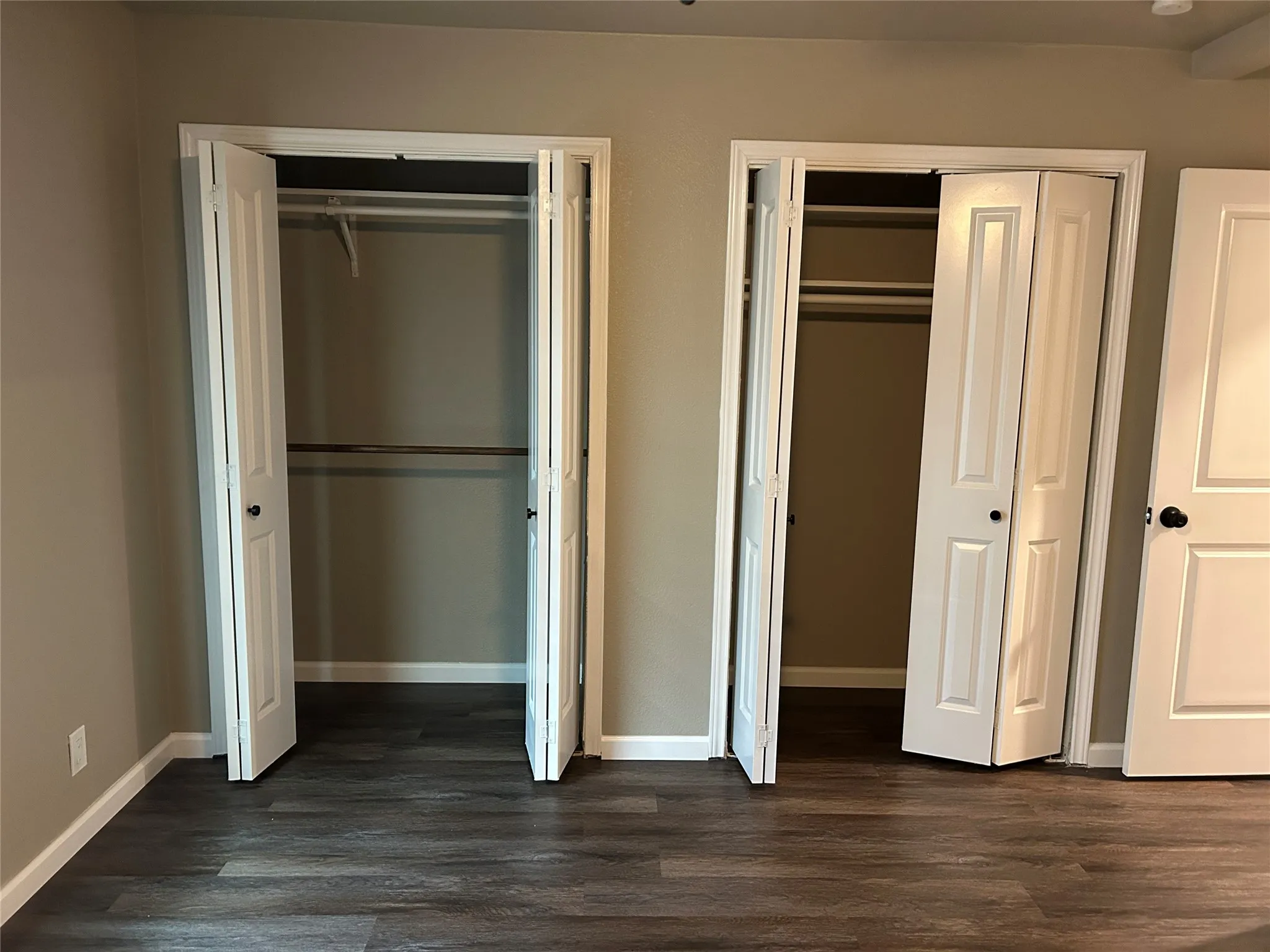 Single Family Residence For Sale in Dallas County , 3837 Burning Tree Lane, Garland, Texas 75042, 3 Bedroom, 2 Bathroom, 1 Garage spaces, 1,372 Sqft, built in 1968, mls#21354722, Real Estate Agent in Garland, Homes For Sale in Dallas county, Homes For Sale in Garland, Realtor in Garland Texas, Real Estate Brokerage Independent Realty Texas, Luminita Cordes Realtor