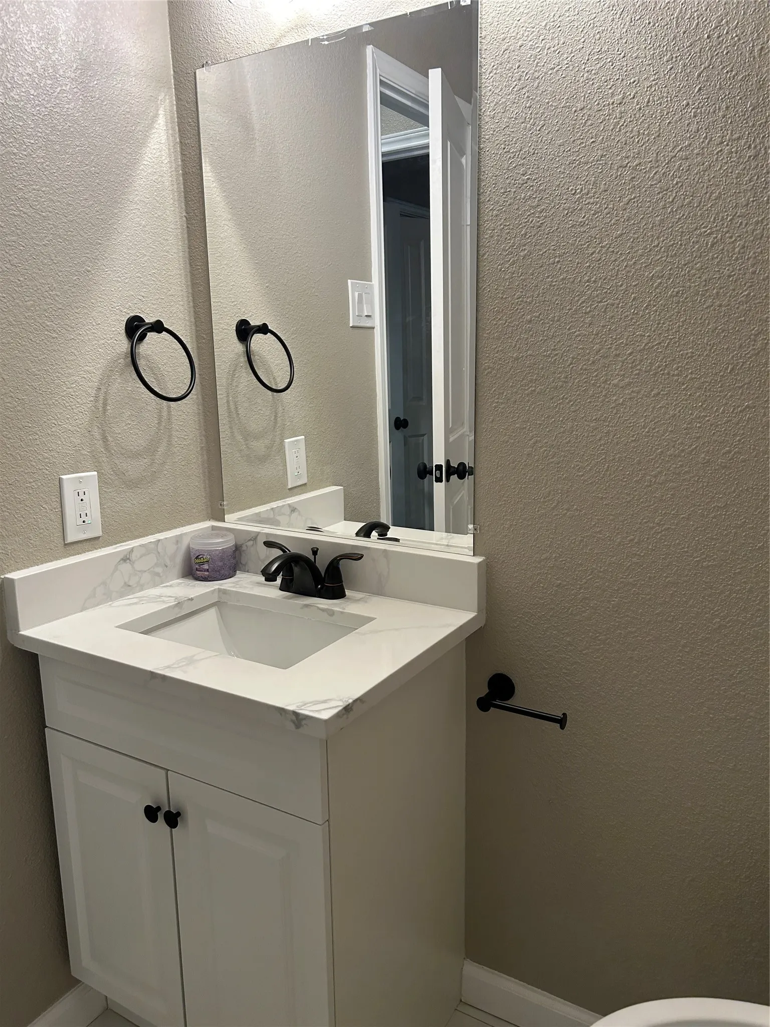 Single Family Residence For Sale in Dallas County , 3837 Burning Tree Lane, Garland, Texas 75042, 3 Bedroom, 2 Bathroom, 1 Garage spaces, 1,372 Sqft, built in 1968, mls#21354722, Real Estate Agent in Garland, Homes For Sale in Dallas county, Homes For Sale in Garland, Realtor in Garland Texas, Real Estate Brokerage Independent Realty Texas, Luminita Cordes Realtor