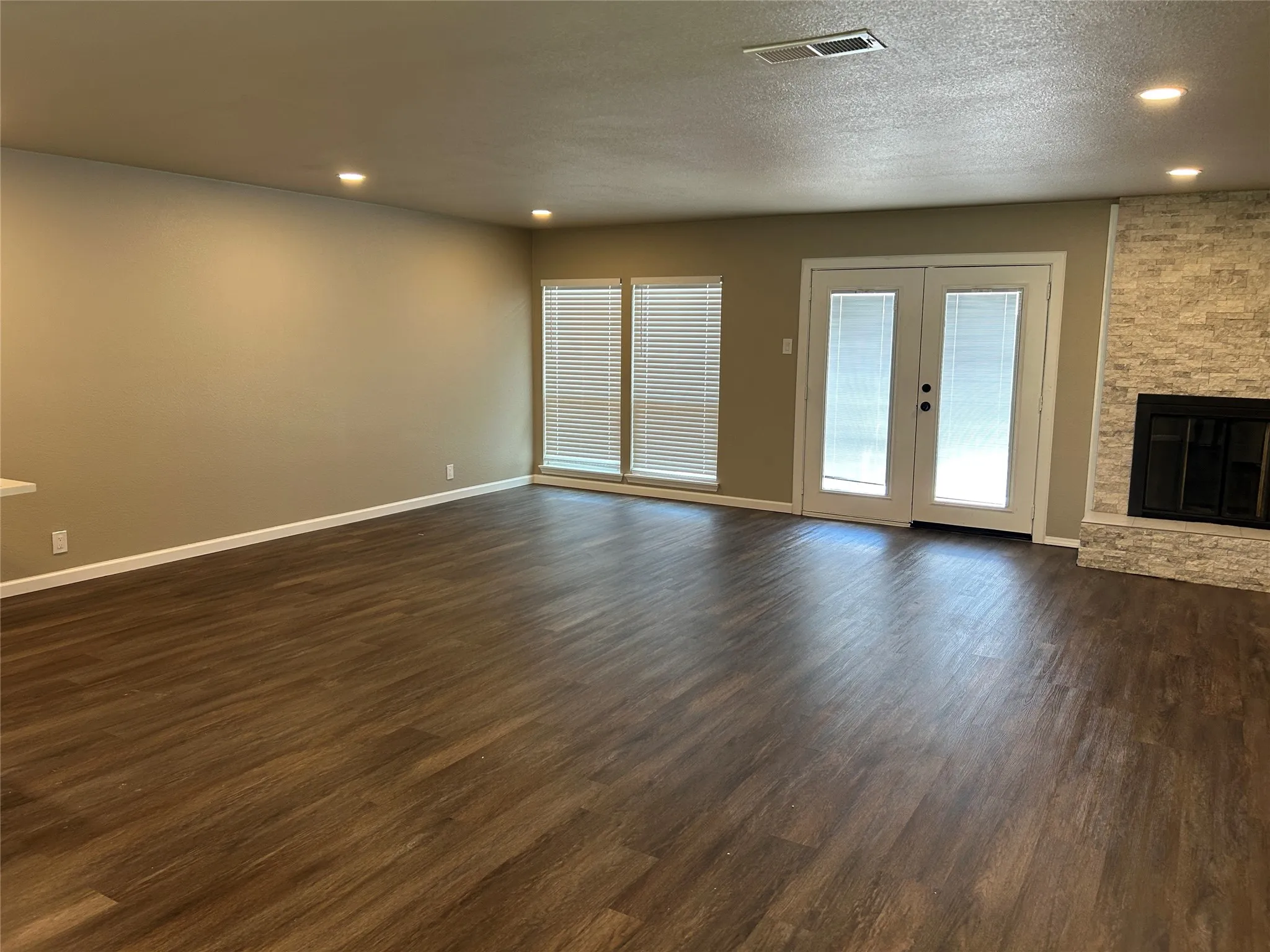 Single Family Residence For Sale in Dallas County , 3837 Burning Tree Lane, Garland, Texas 75042, 3 Bedroom, 2 Bathroom, 1 Garage spaces, 1,372 Sqft, built in 1968, mls#21354722, Real Estate Agent in Garland, Homes For Sale in Dallas county, Homes For Sale in Garland, Realtor in Garland Texas, Real Estate Brokerage Independent Realty Texas, Luminita Cordes Realtor