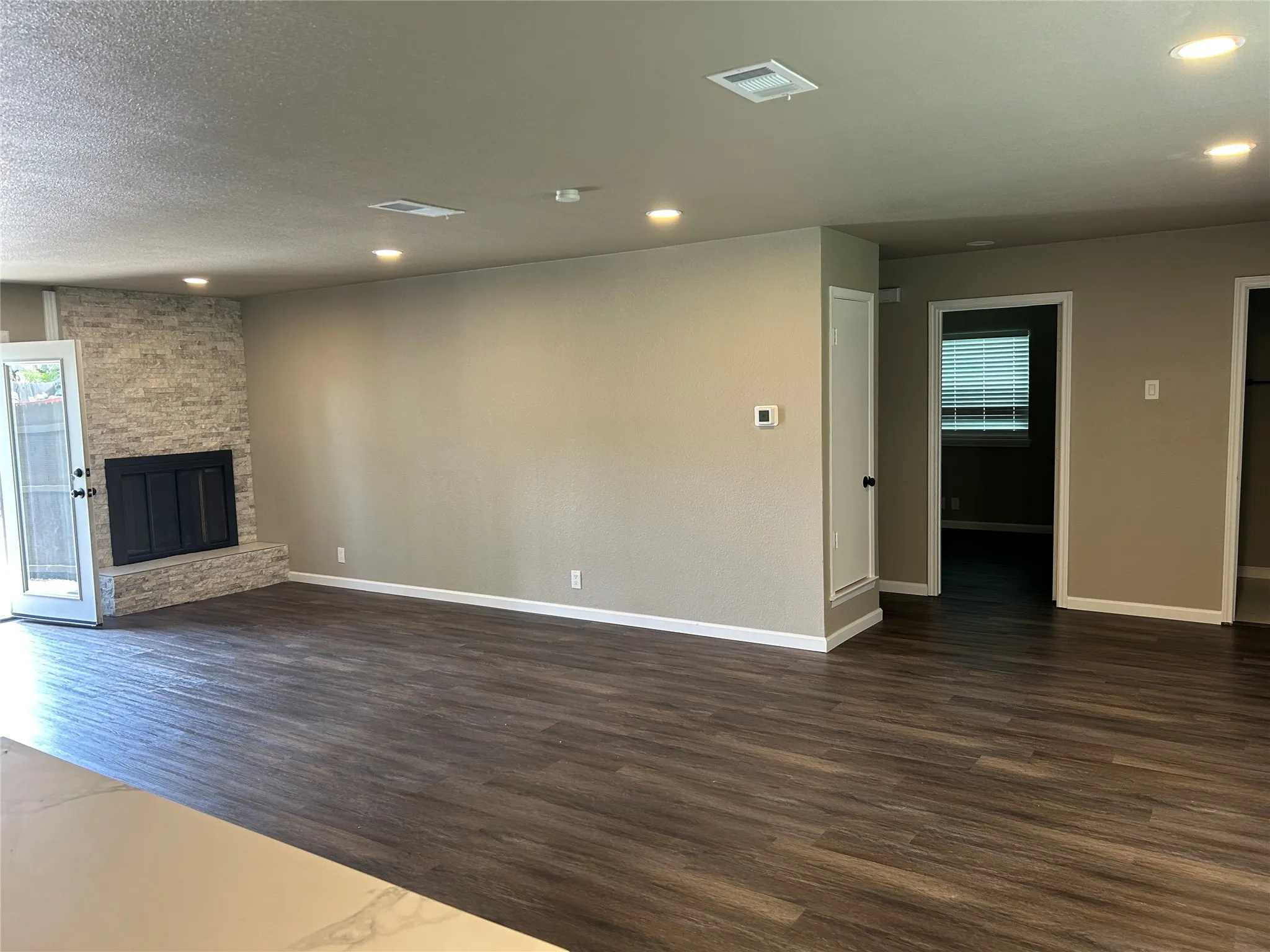 Single Family Residence For Sale in Dallas County , 3837 Burning Tree Lane, Garland, Texas 75042, 3 Bedroom, 2 Bathroom, 1 Garage spaces, 1,372 Sqft, built in 1968, mls#21354722, Real Estate Agent in Garland, Homes For Sale in Dallas county, Homes For Sale in Garland, Realtor in Garland Texas, Real Estate Brokerage Independent Realty Texas, Luminita Cordes Realtor