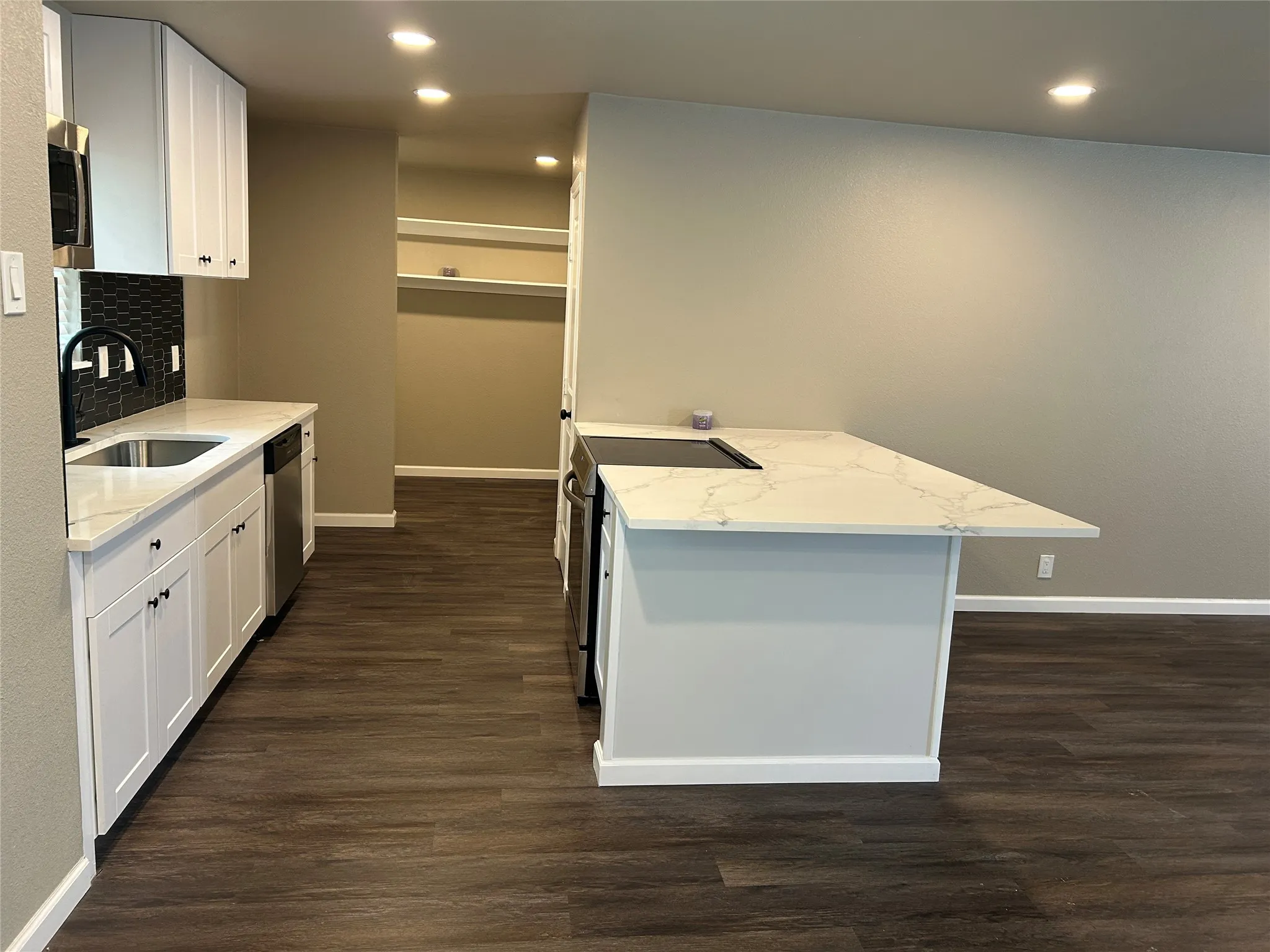 Single Family Residence For Sale in Dallas County , 3837 Burning Tree Lane, Garland, Texas 75042, 3 Bedroom, 2 Bathroom, 1 Garage spaces, 1,372 Sqft, built in 1968, mls#21354722, Real Estate Agent in Garland, Homes For Sale in Dallas county, Homes For Sale in Garland, Realtor in Garland Texas, Real Estate Brokerage Independent Realty Texas, Luminita Cordes Realtor