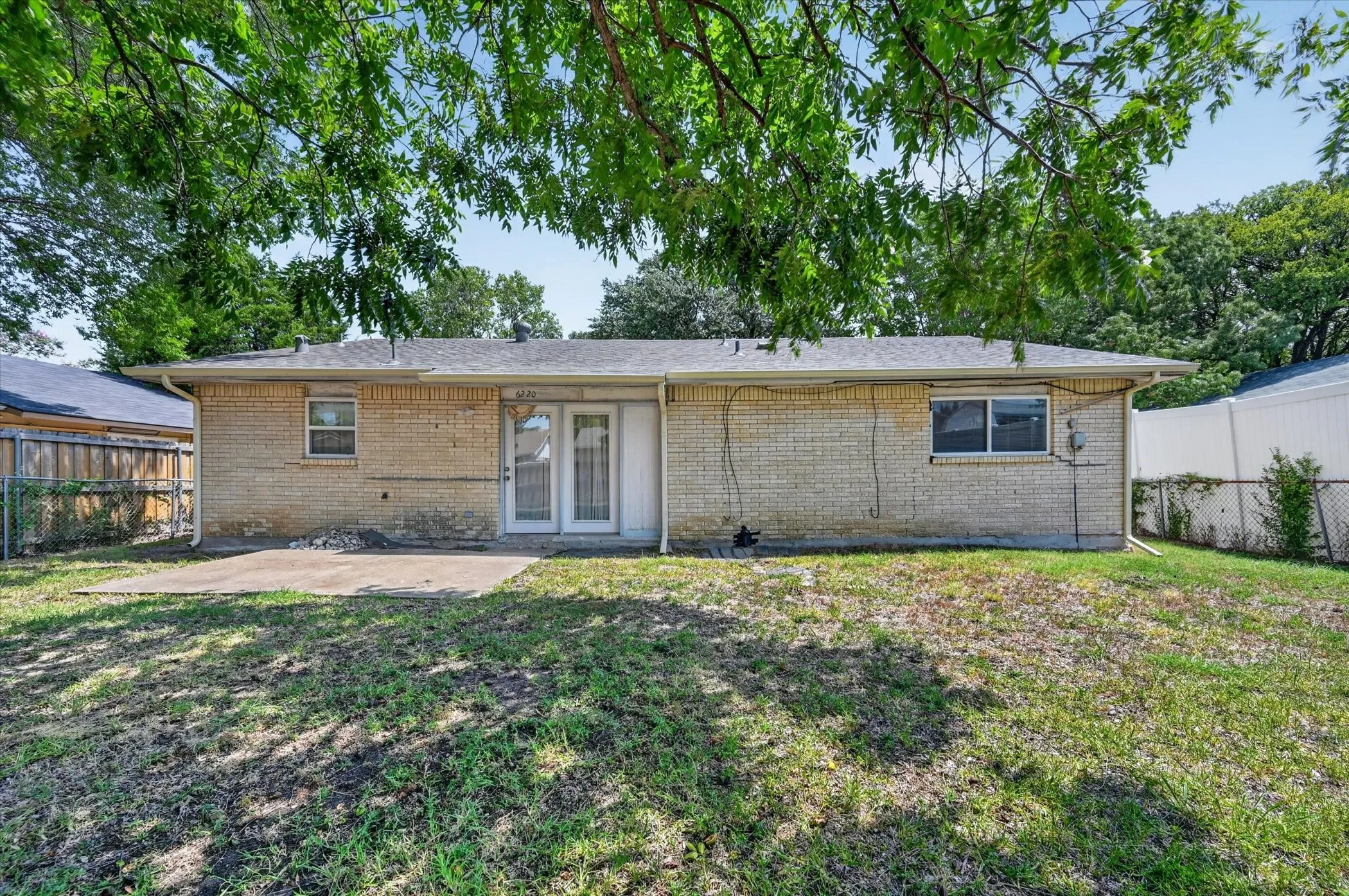 Single Family Residence For Sale in Dallas County , 6220 Magnolia Lane, Rowlett, Texas 75089, 3 Bedroom, 2 Bathroom, 1 Garage spaces, 1,289 Sqft, built in 1974, mls#21340487, Real Estate Agent in Rowlett, Homes For Sale in Dallas county, Homes For Sale in Rowlett, Realtor in Rowlett Texas, Real Estate Brokerage Independent Realty Texas, Luminita Cordes Realtor