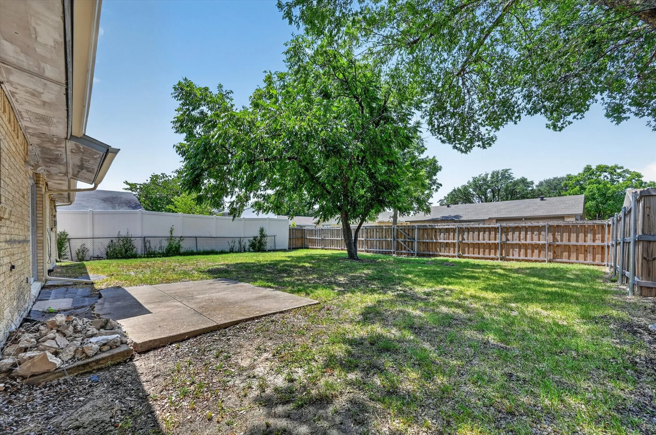 Single Family Residence For Sale in Dallas County , 6220 Magnolia Lane, Rowlett, Texas 75089, 3 Bedroom, 2 Bathroom, 1 Garage spaces, 1,289 Sqft, built in 1974, mls#21340487, Real Estate Agent in Rowlett, Homes For Sale in Dallas county, Homes For Sale in Rowlett, Realtor in Rowlett Texas, Real Estate Brokerage Independent Realty Texas, Luminita Cordes Realtor