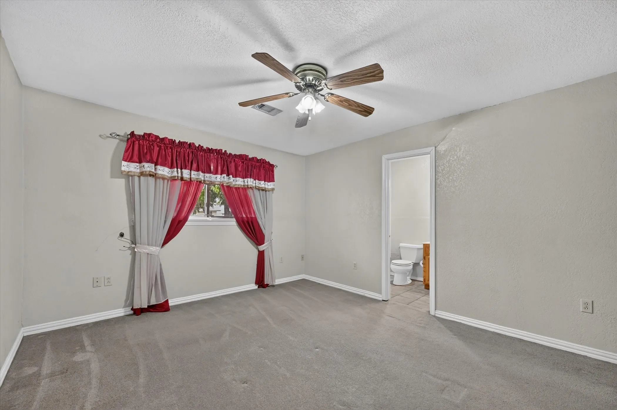 Single Family Residence For Sale in Dallas County , 6220 Magnolia Lane, Rowlett, Texas 75089, 3 Bedroom, 2 Bathroom, 1 Garage spaces, 1,289 Sqft, built in 1974, mls#21340487, Real Estate Agent in Rowlett, Homes For Sale in Dallas county, Homes For Sale in Rowlett, Realtor in Rowlett Texas, Real Estate Brokerage Independent Realty Texas, Luminita Cordes Realtor