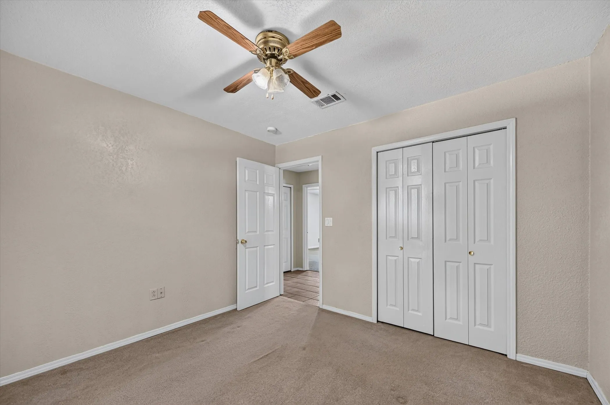 Single Family Residence For Sale in Dallas County , 6220 Magnolia Lane, Rowlett, Texas 75089, 3 Bedroom, 2 Bathroom, 1 Garage spaces, 1,289 Sqft, built in 1974, mls#21340487, Real Estate Agent in Rowlett, Homes For Sale in Dallas county, Homes For Sale in Rowlett, Realtor in Rowlett Texas, Real Estate Brokerage Independent Realty Texas, Luminita Cordes Realtor